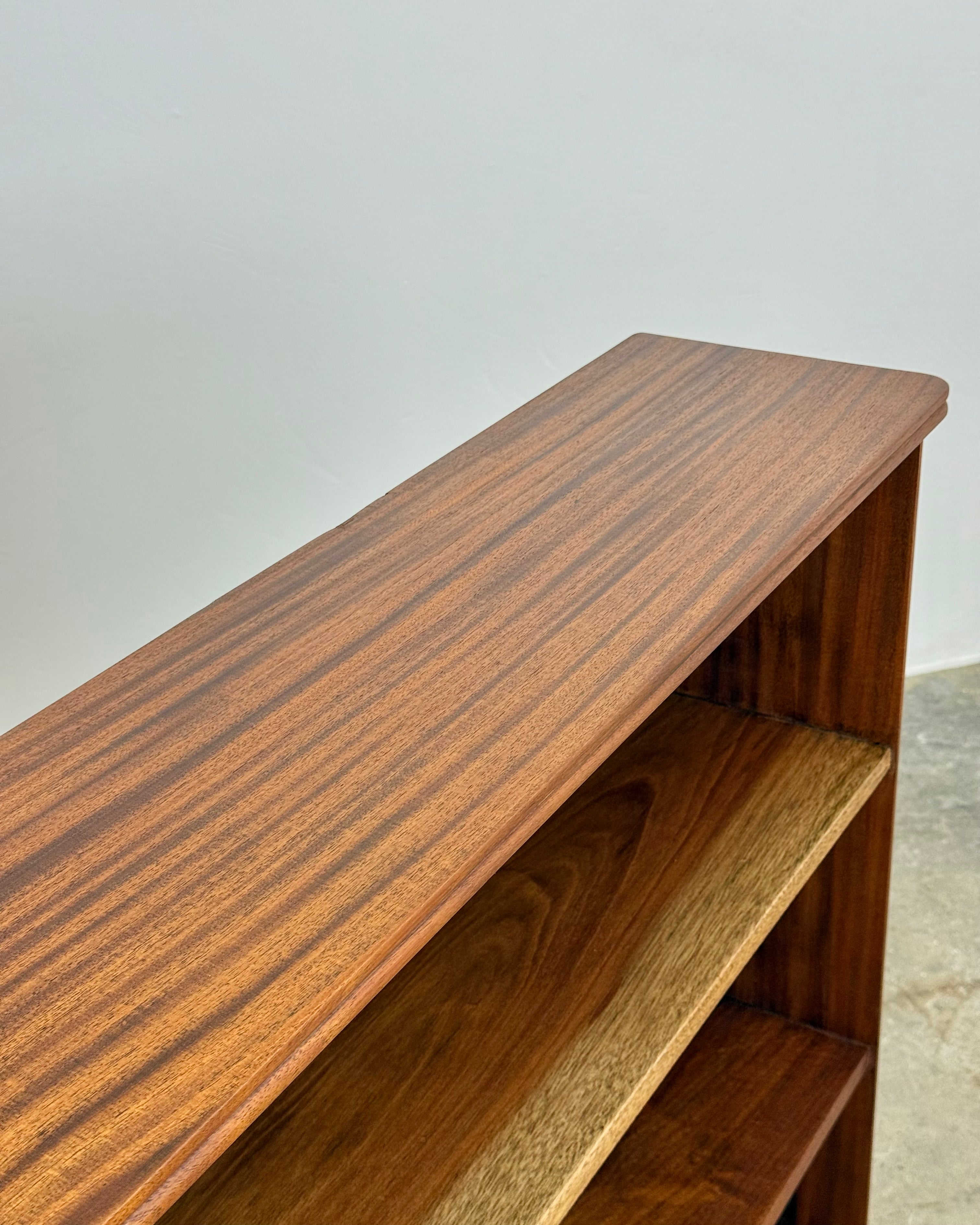 MID-CENTURY BOOKSHELF