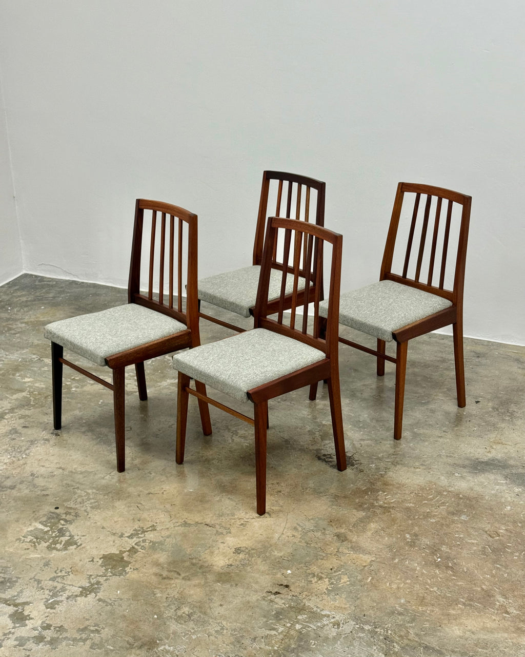 SET OF 4 MID-CENTURY DINING CHAIRS IN SAPELE MAHOGANY