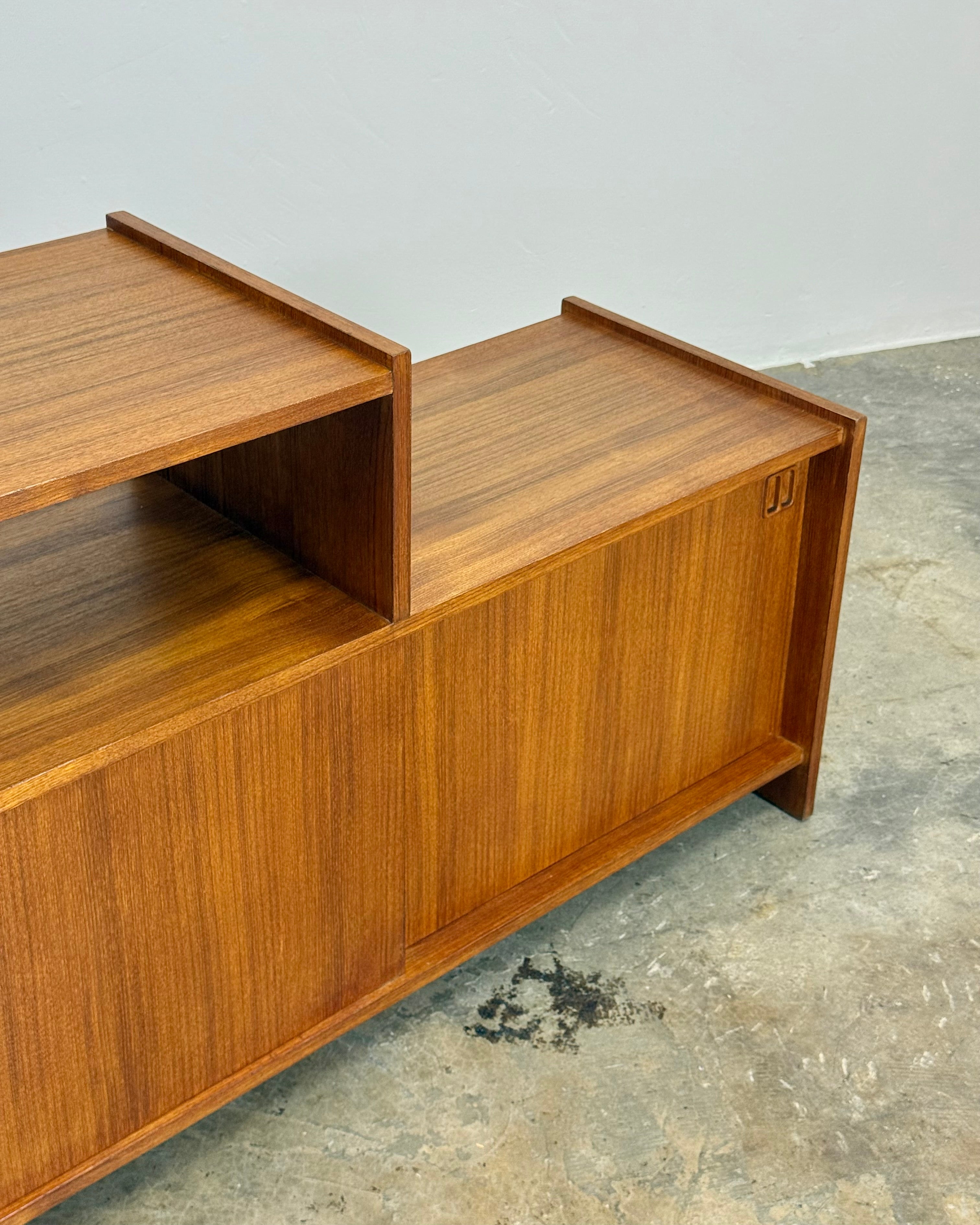 MID-CENTURY RECORD CABINET / HIFI STAND
