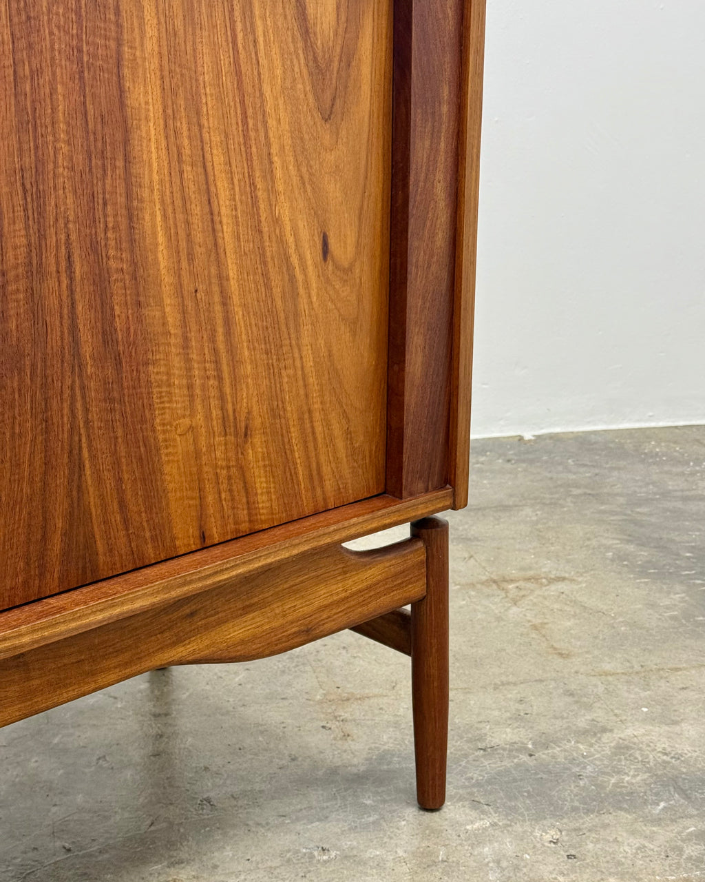 MID-CENTURY SIDEBOARD BY DUROS