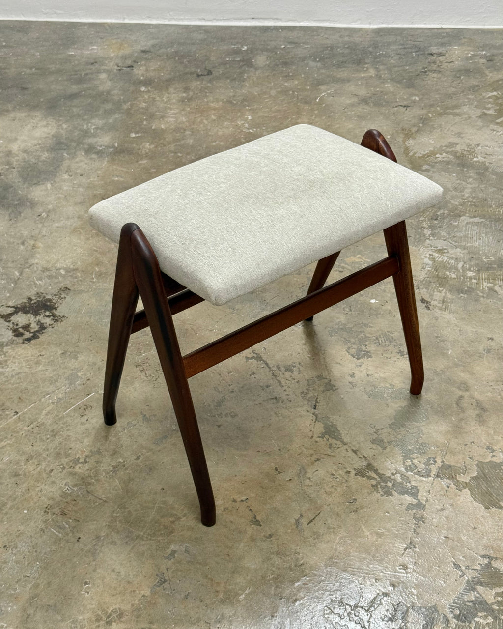 MID-CENTURY STOOL
