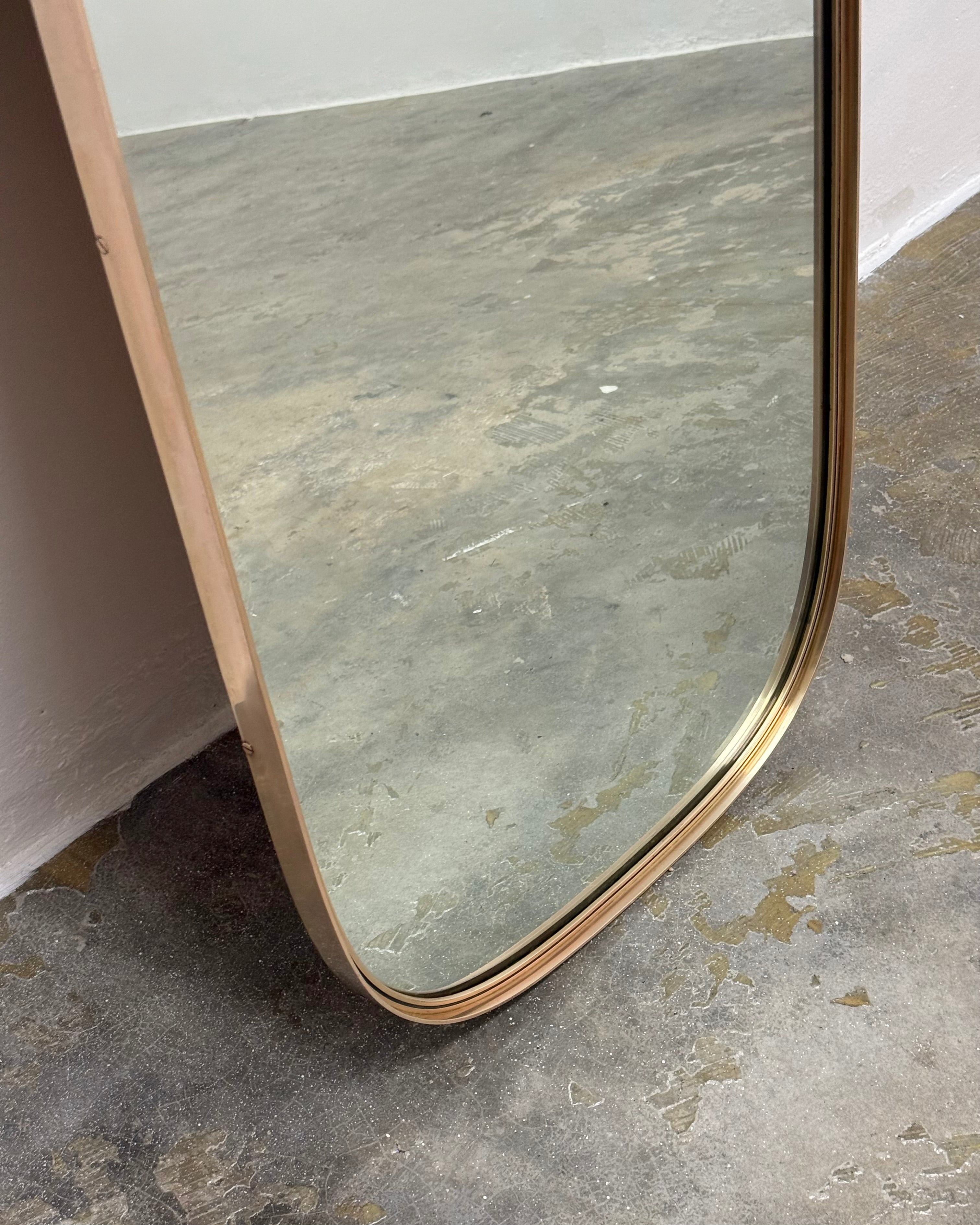 RETRO CAPSULE SHAPED MIRROR - SOLID BRASS