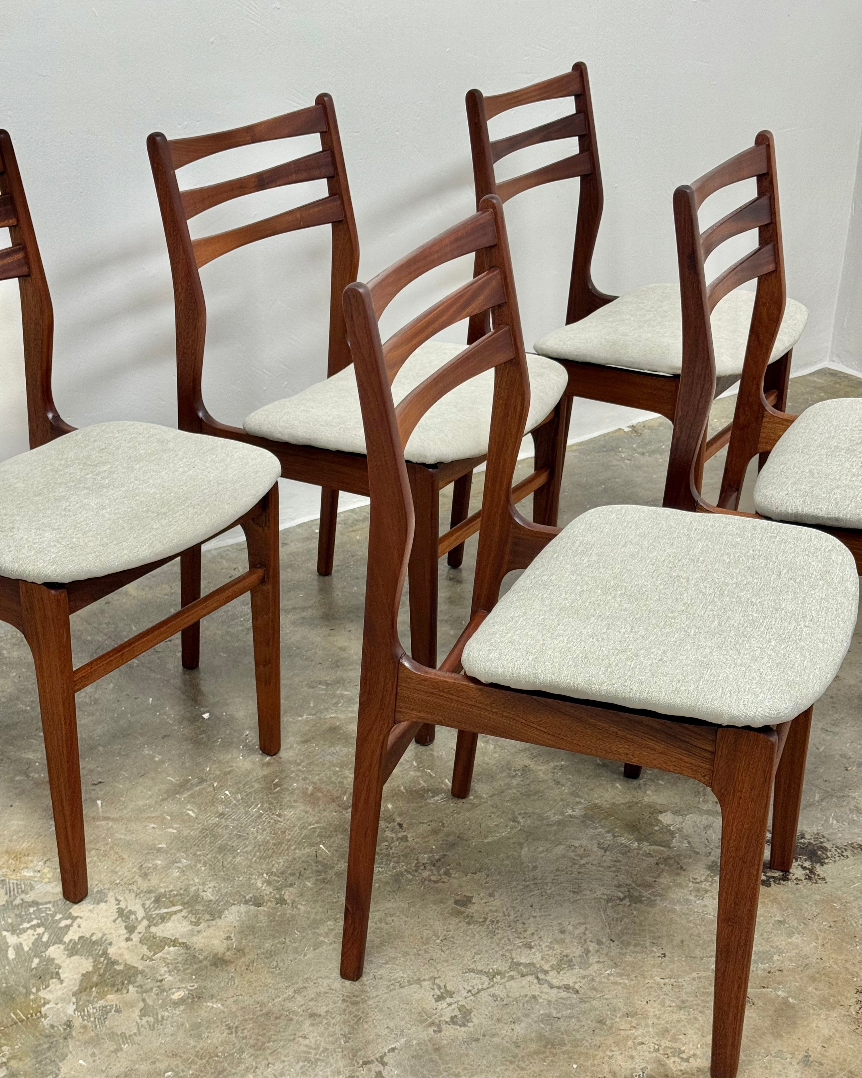 SET OF 6 MID-CENTURY DINING CHAIRS BY DS VORSTER