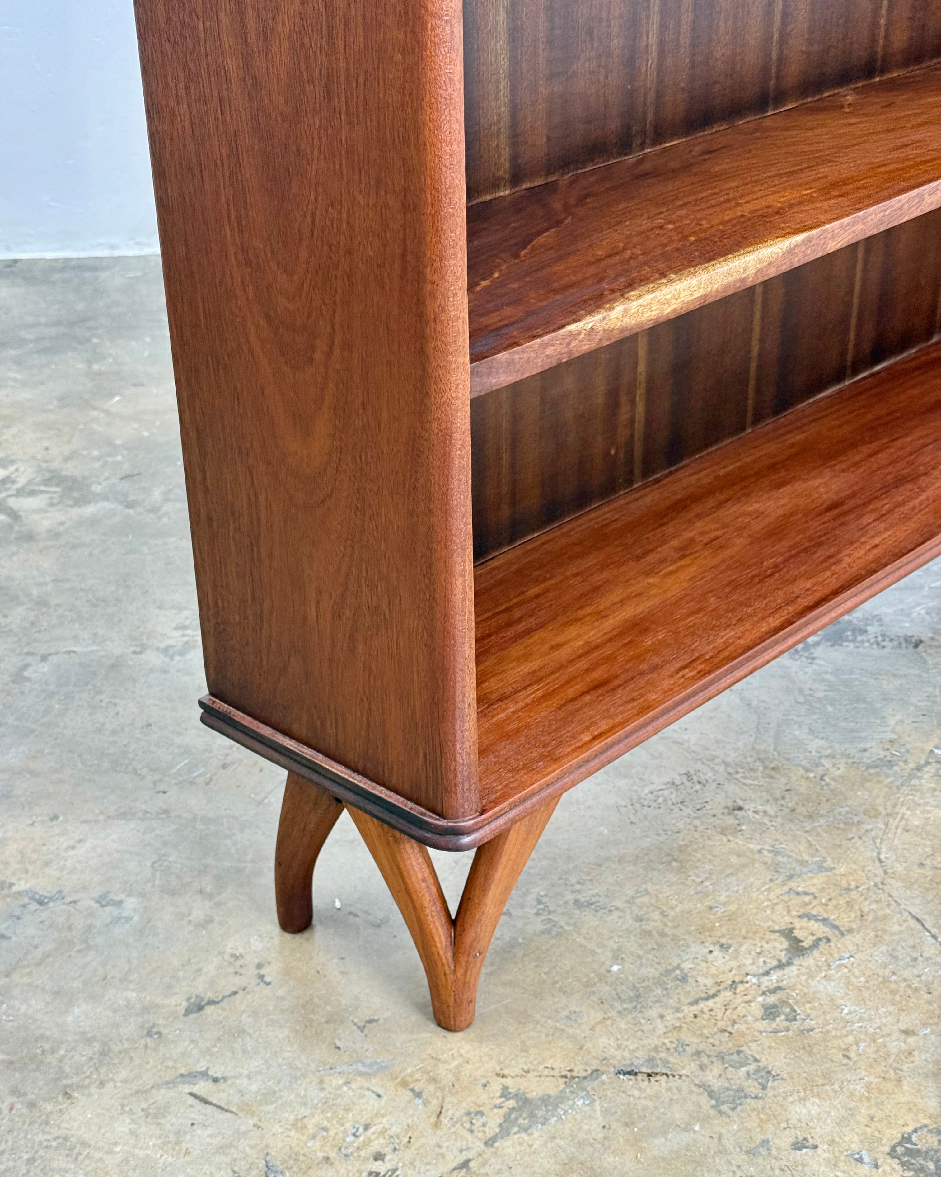 MID-CENTURY BOOKSHELF