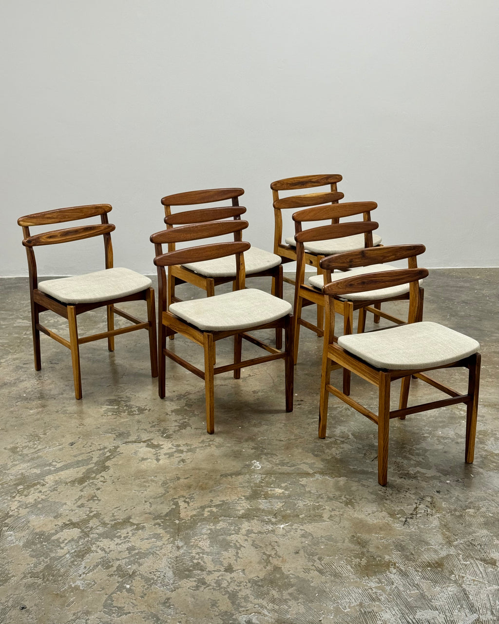 6 X MID CENTURY DINING CHAIRS IN KIAAT