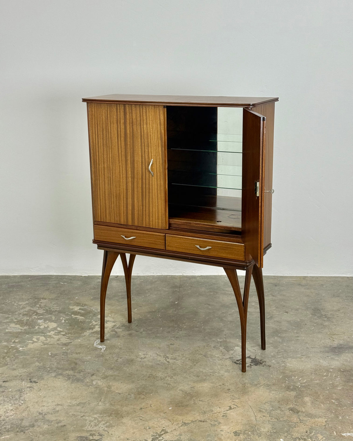MID-CENTURY DRINKS CABINET