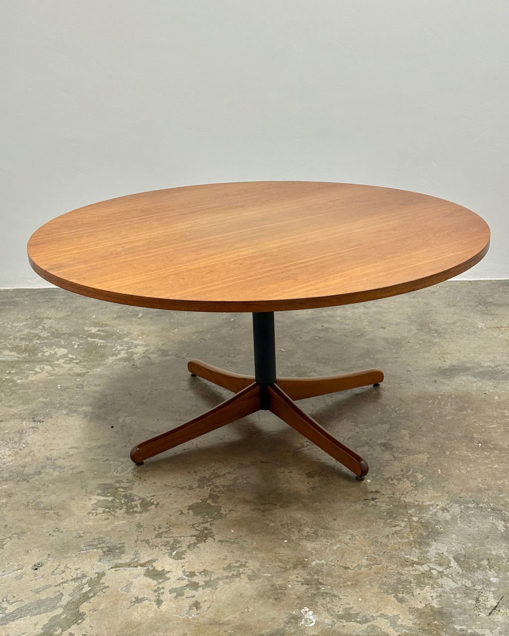 MID-CENTURY DINING TABLE BY FRYSTARK