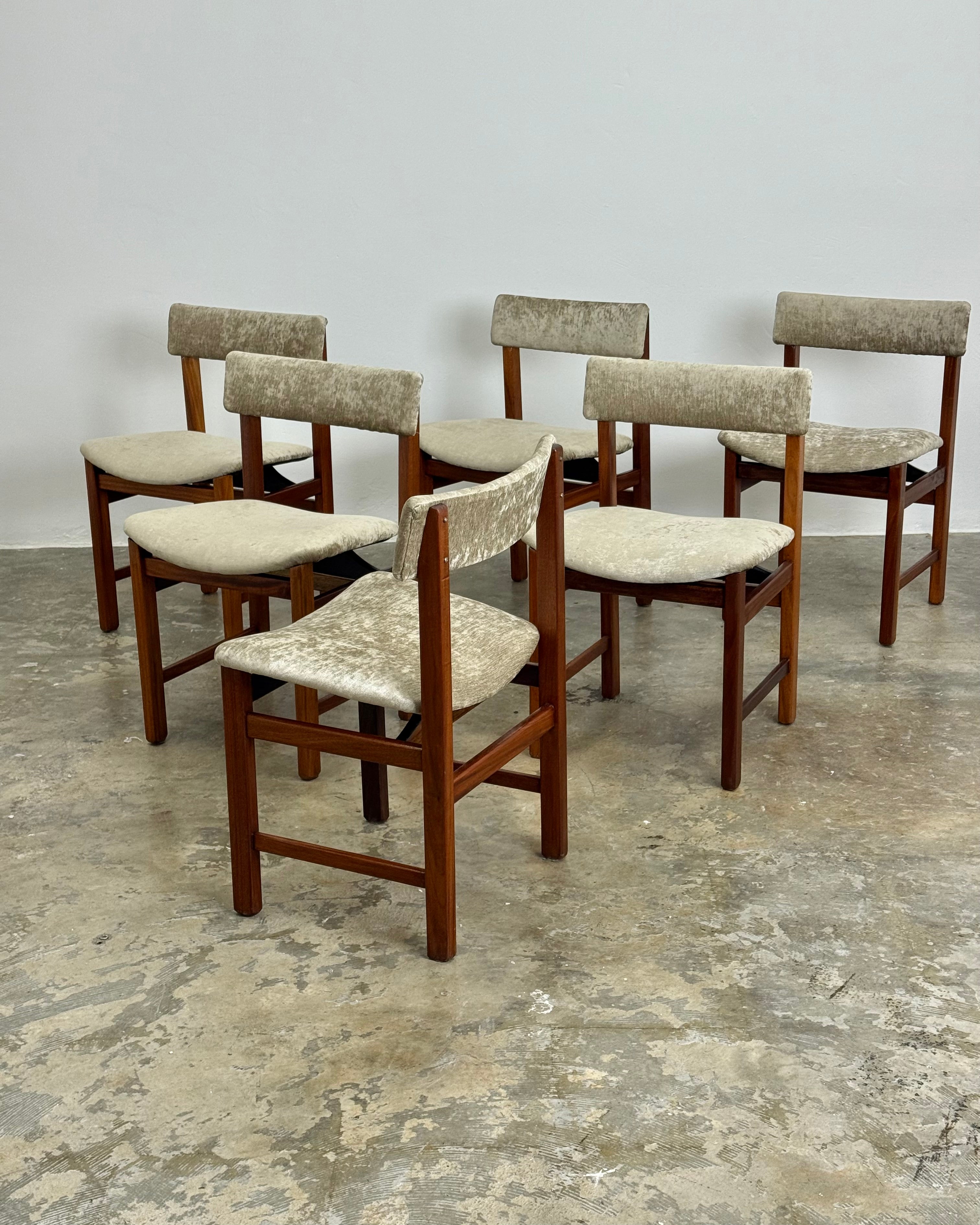 SET OF 6 X MID-CENTURY DINING CHAIRS