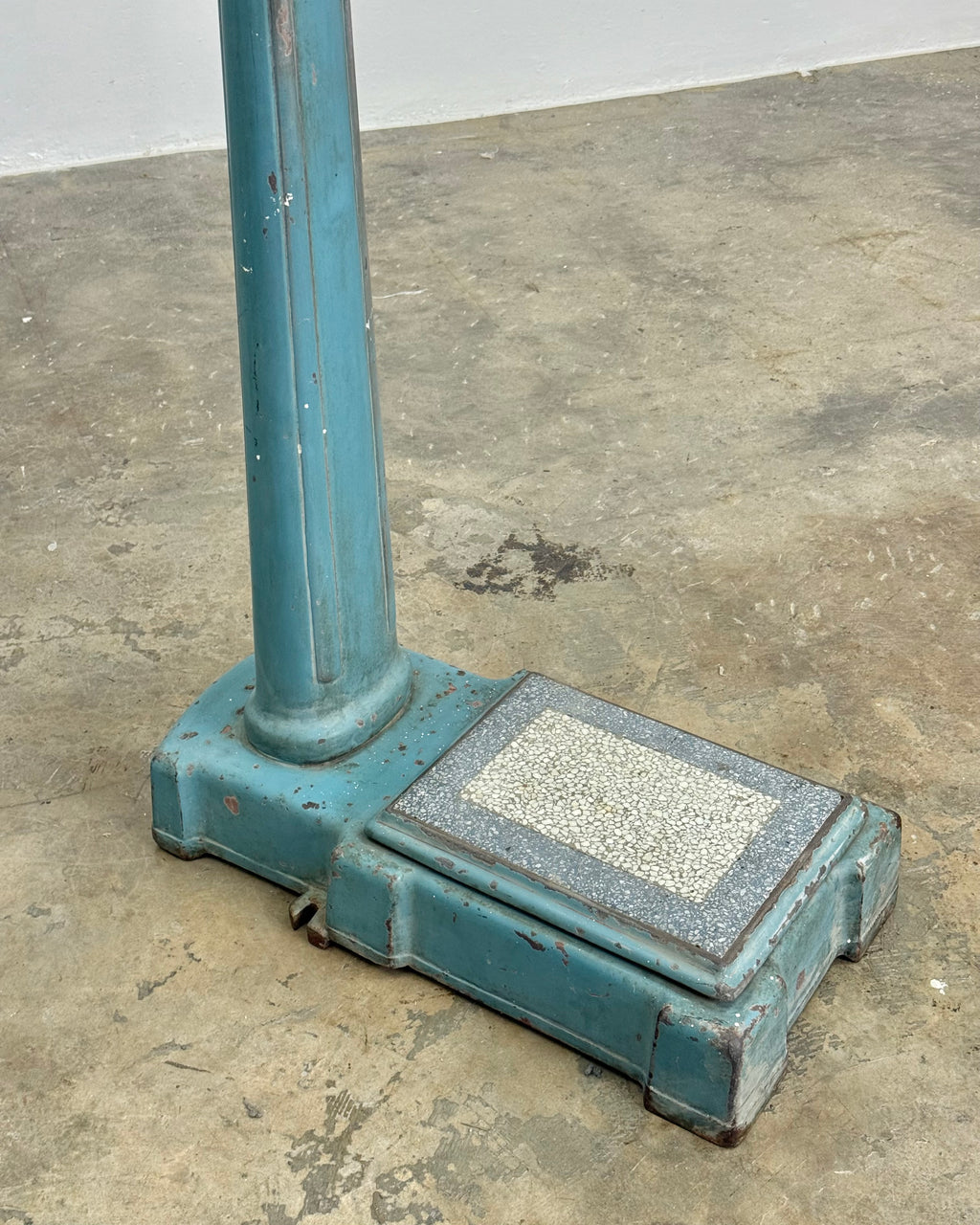 20th CENTURY LOLLIPOP SCALE