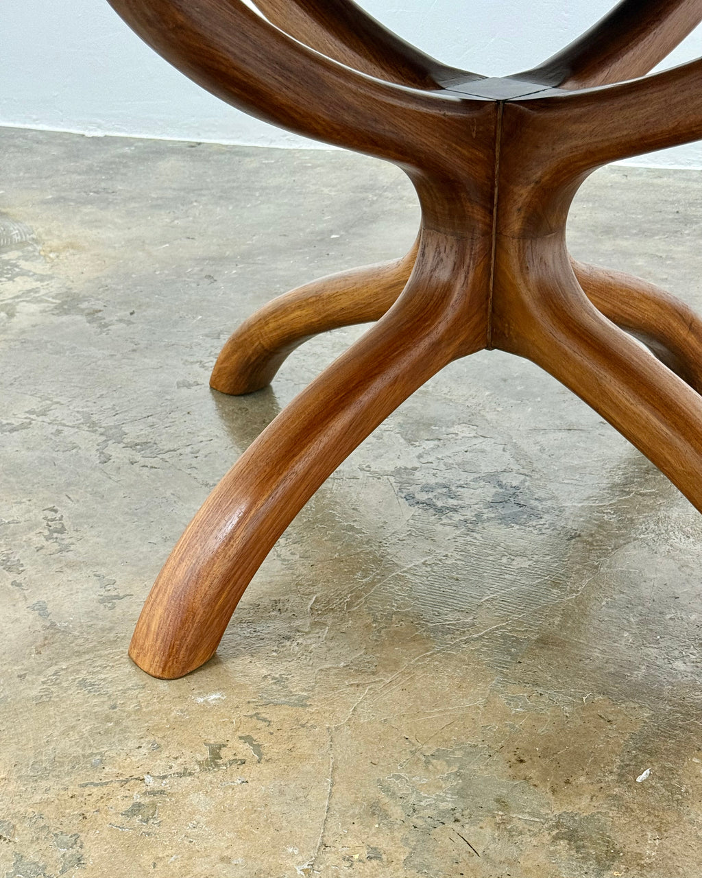 MID-CENTURY ROUND DINING TABLE (EXTENDABLE)