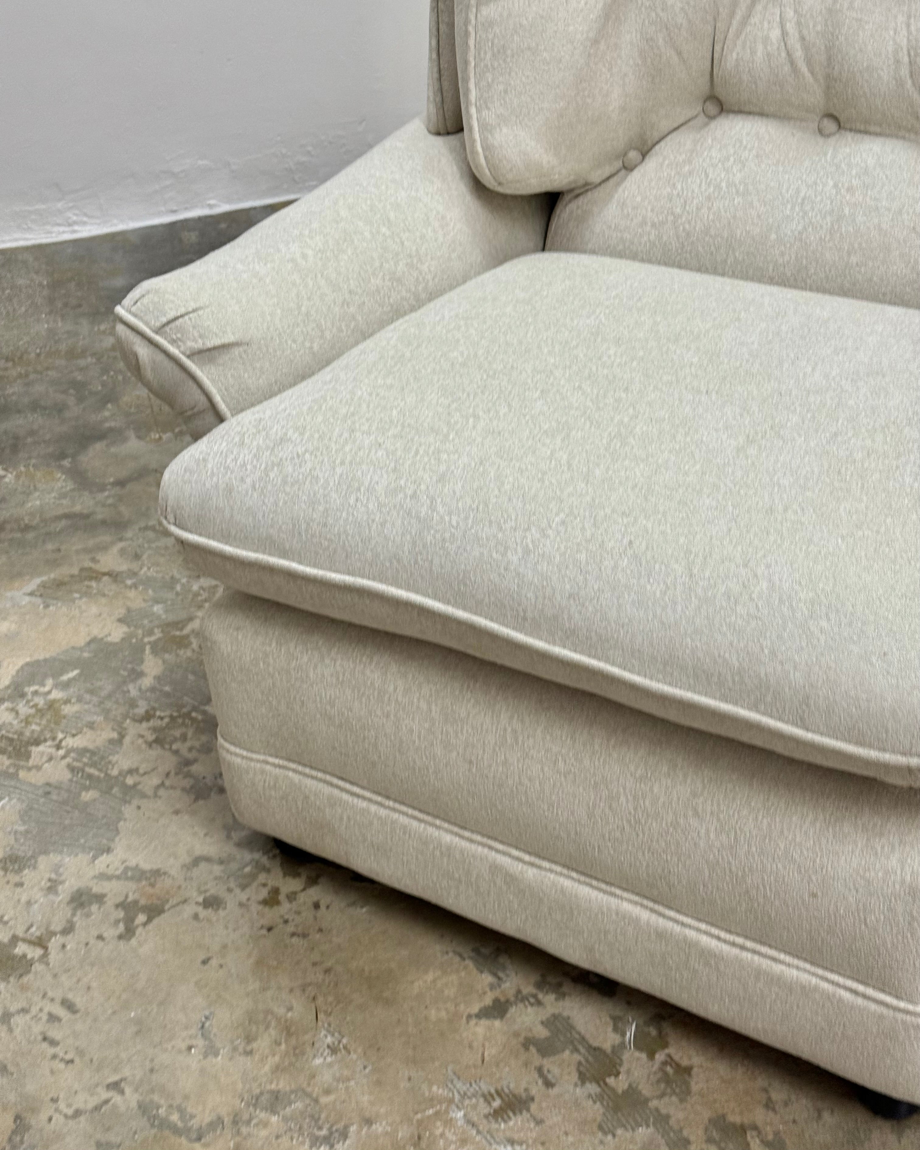 1960s SINGLE-SEATER SOFA