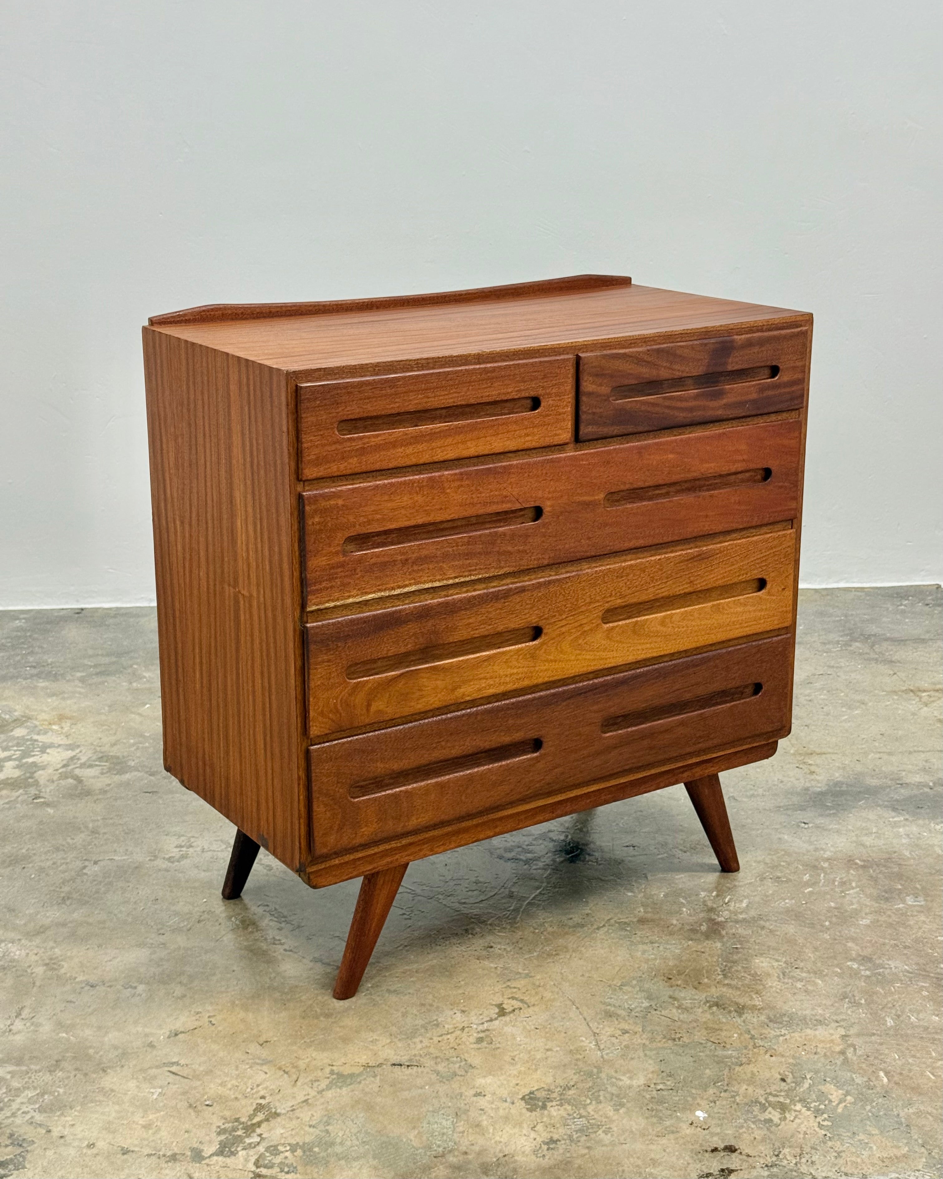 MID-CENTURY CHEST OF DRAWERS