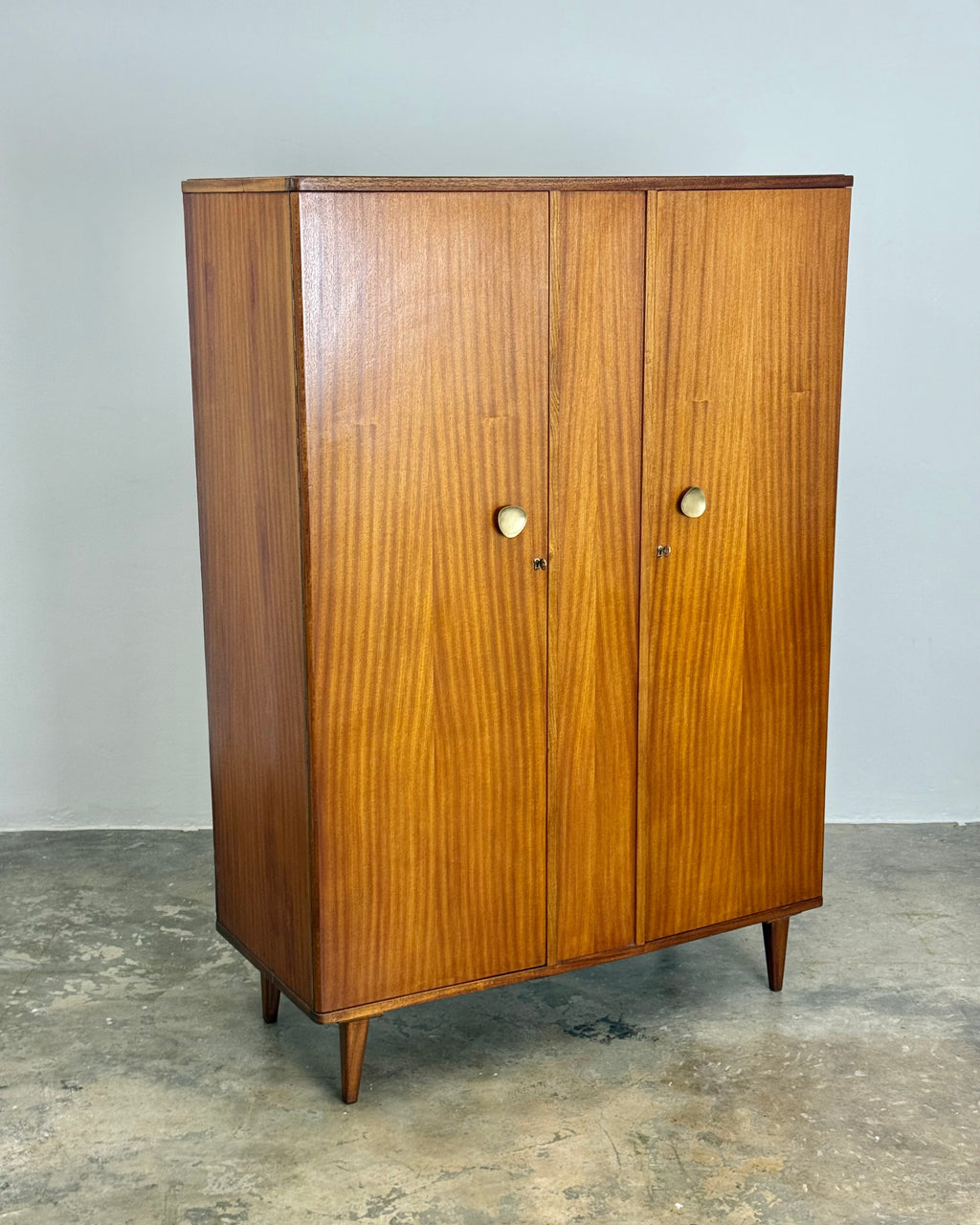 MEDIUM SIZED MID-CENTURY WARDROBE