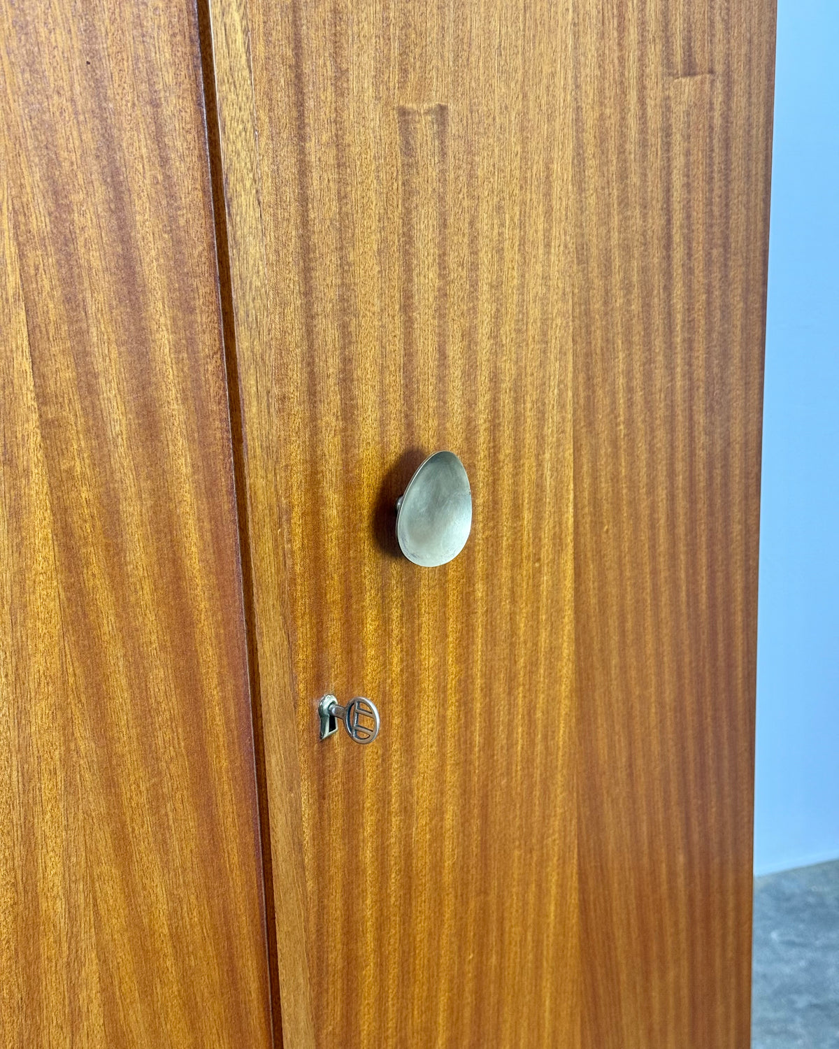 MEDIUM SIZED MID-CENTURY WARDROBE
