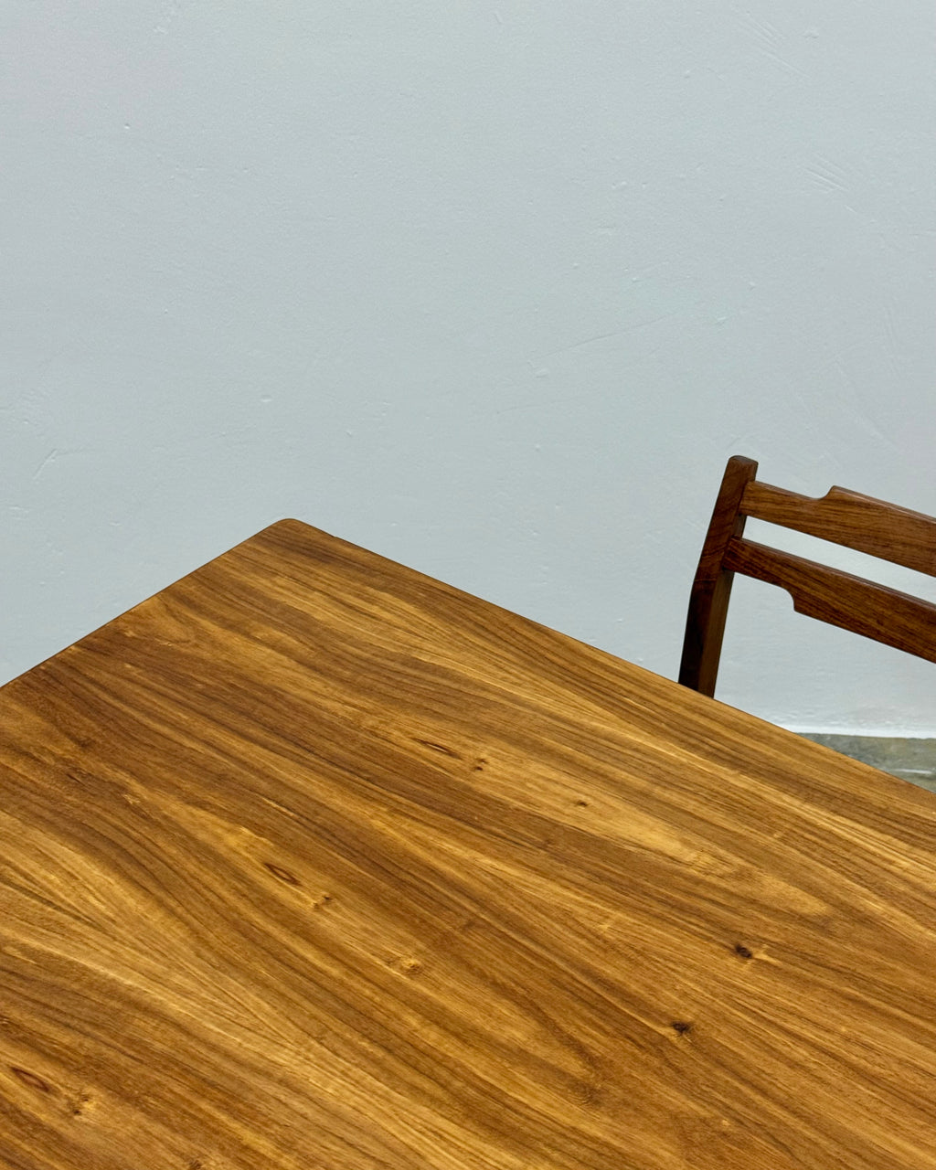 6 SEATER DINING TABLE BY NOVOCRAFT