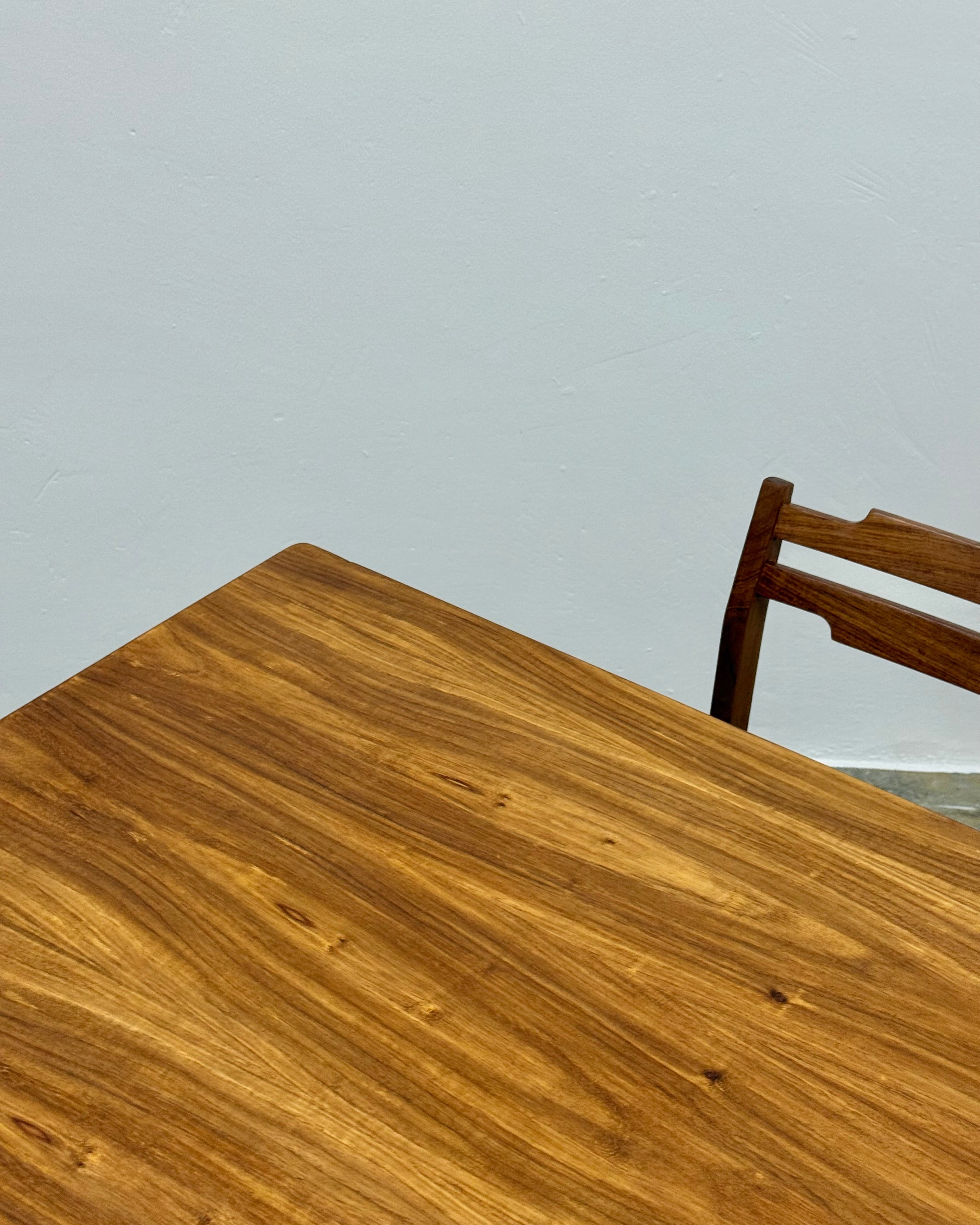 6 SEATER DINING TABLE BY NOVOCRAFT