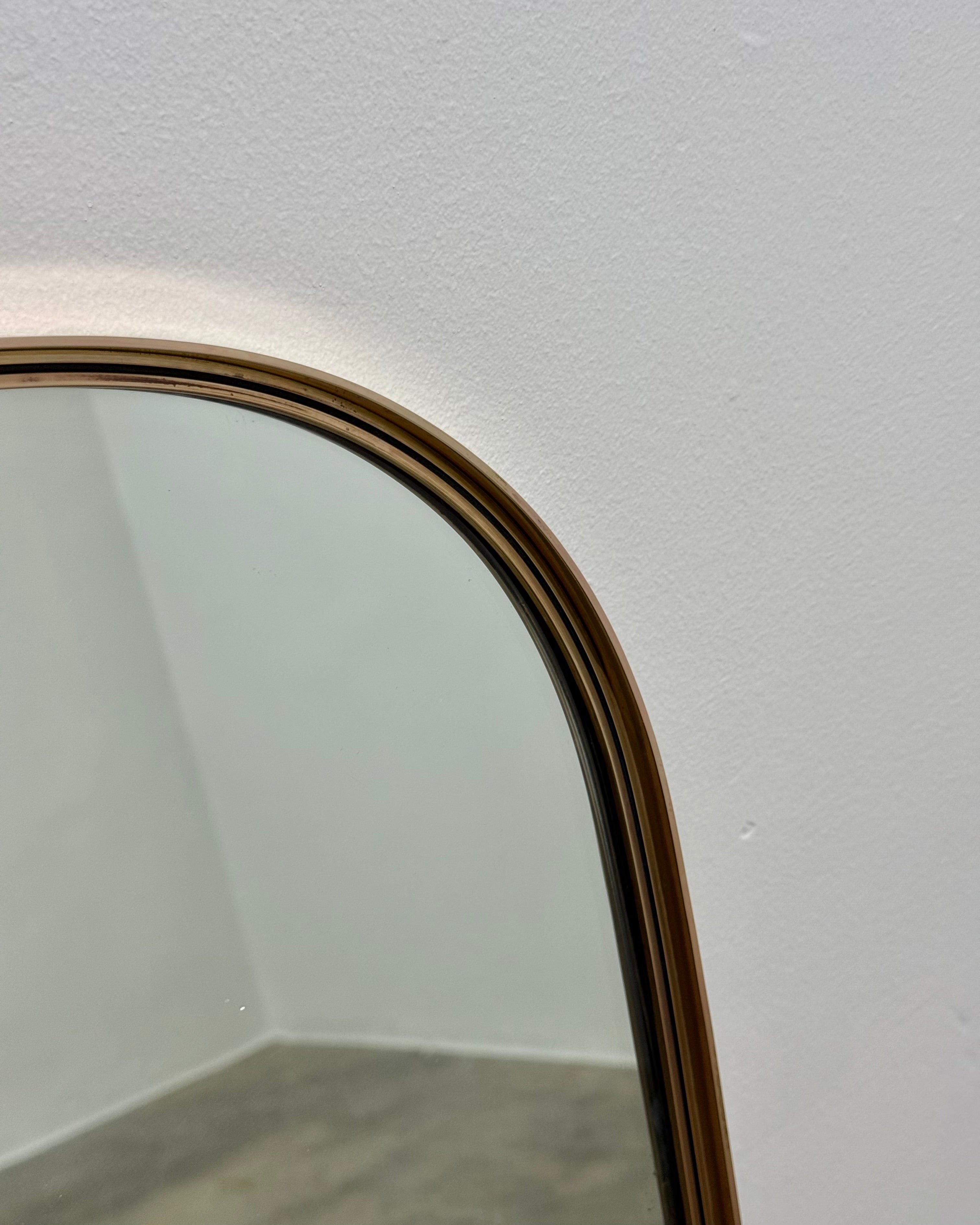 RETRO CAPSULE SHAPED MIRROR - SOLID BRASS