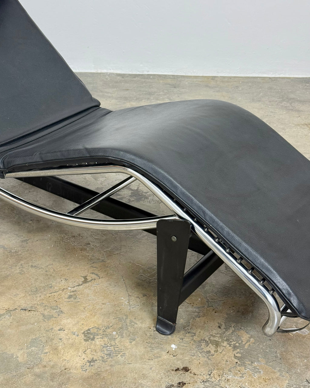 LE CORBUSIER LC4 STYLE CHAISE