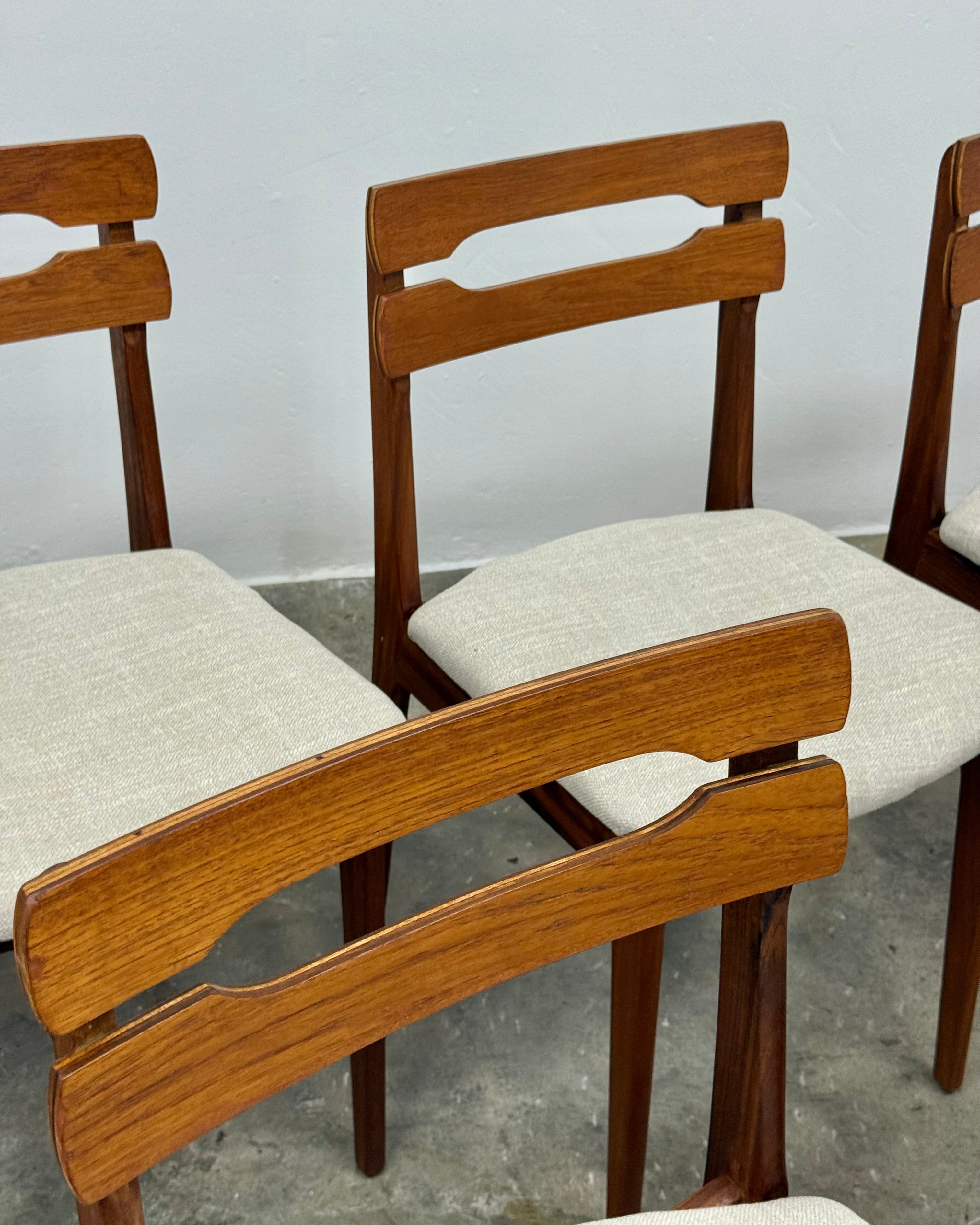 SET OF 8 MID-CENTURY DINING CHAIRS IN TEAK