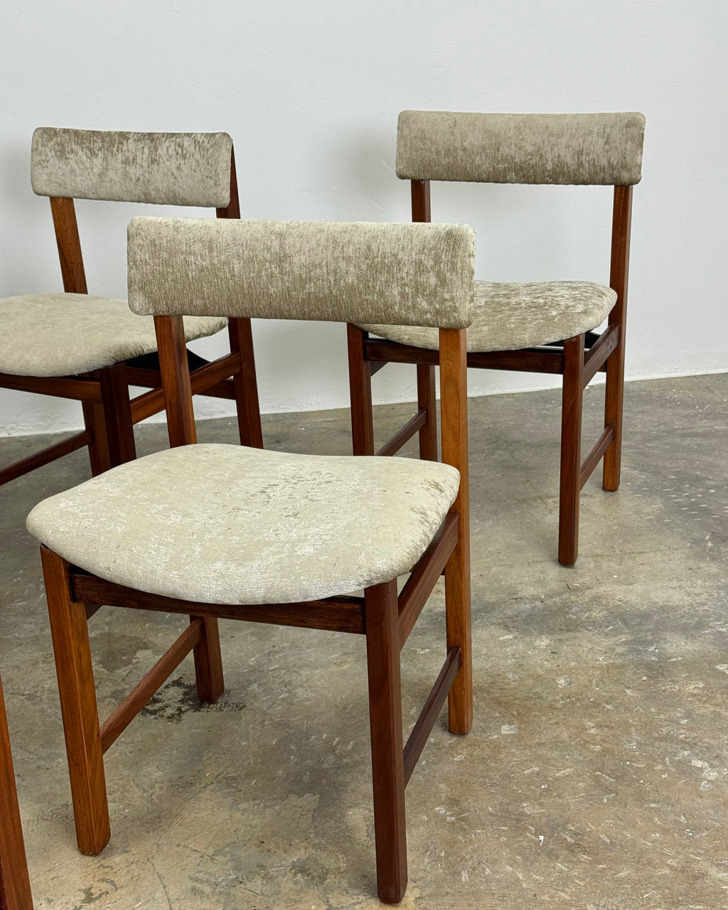 SET OF 6 X MID-CENTURY DINING CHAIRS