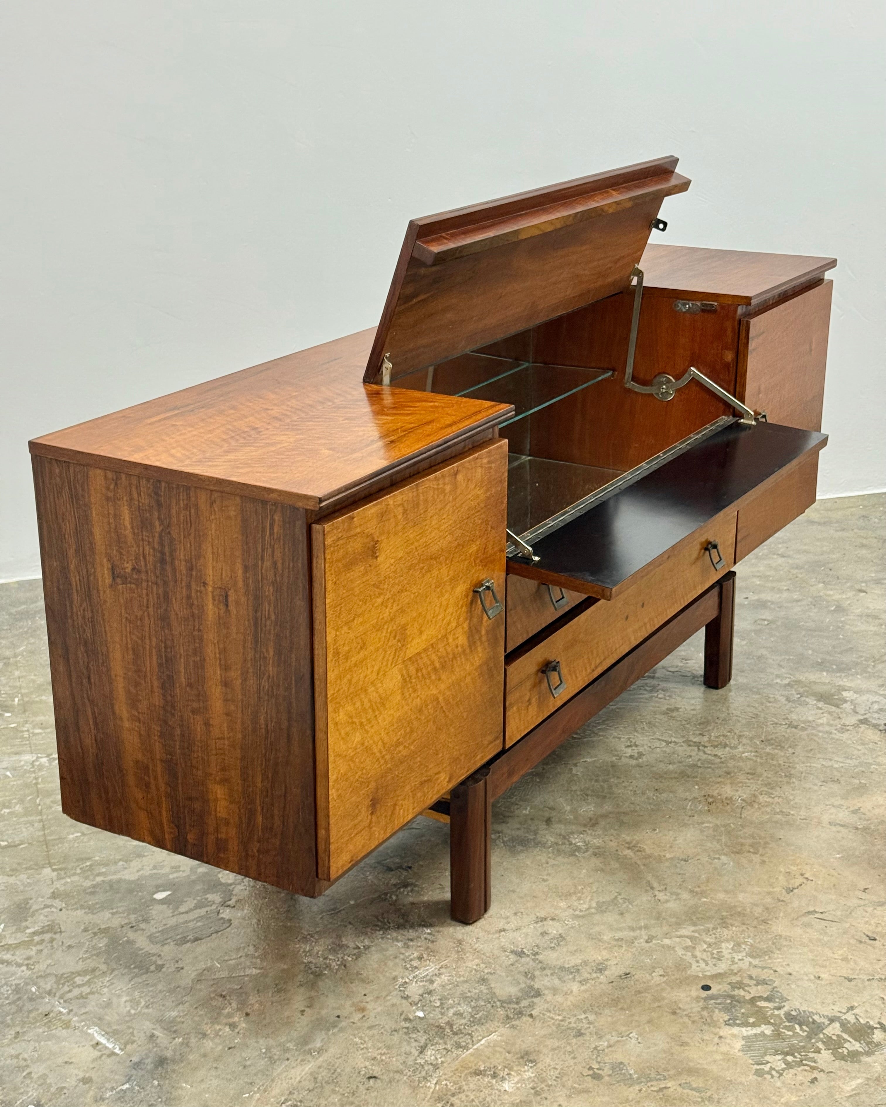MID-CENTURY SIDEBOARD