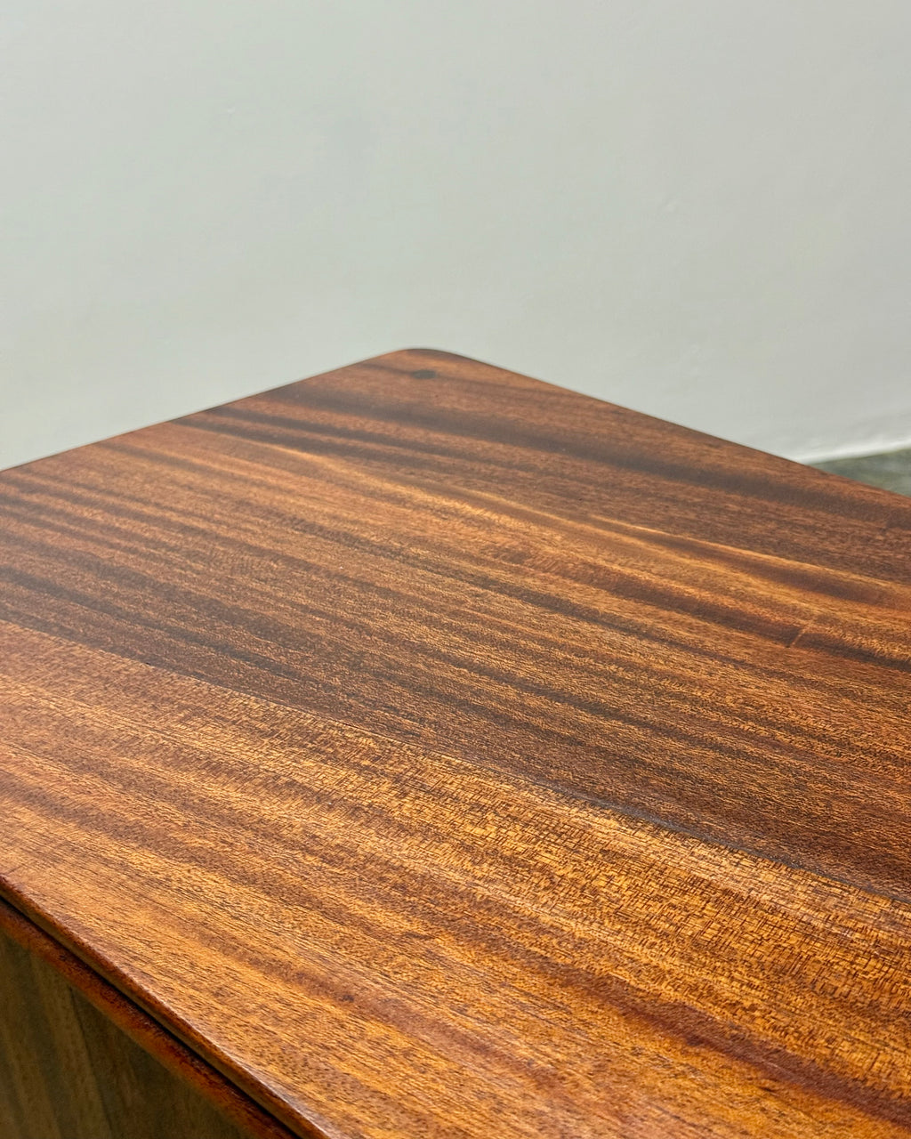 MID-CENTURY BAR IN SAPELE MAHOGANY