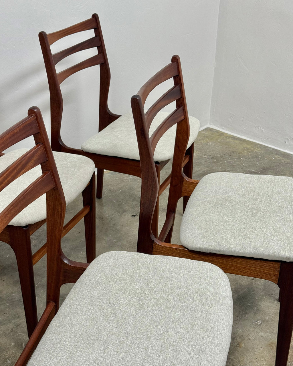 SET OF 6 MID-CENTURY DINING CHAIRS BY DS VORSTER