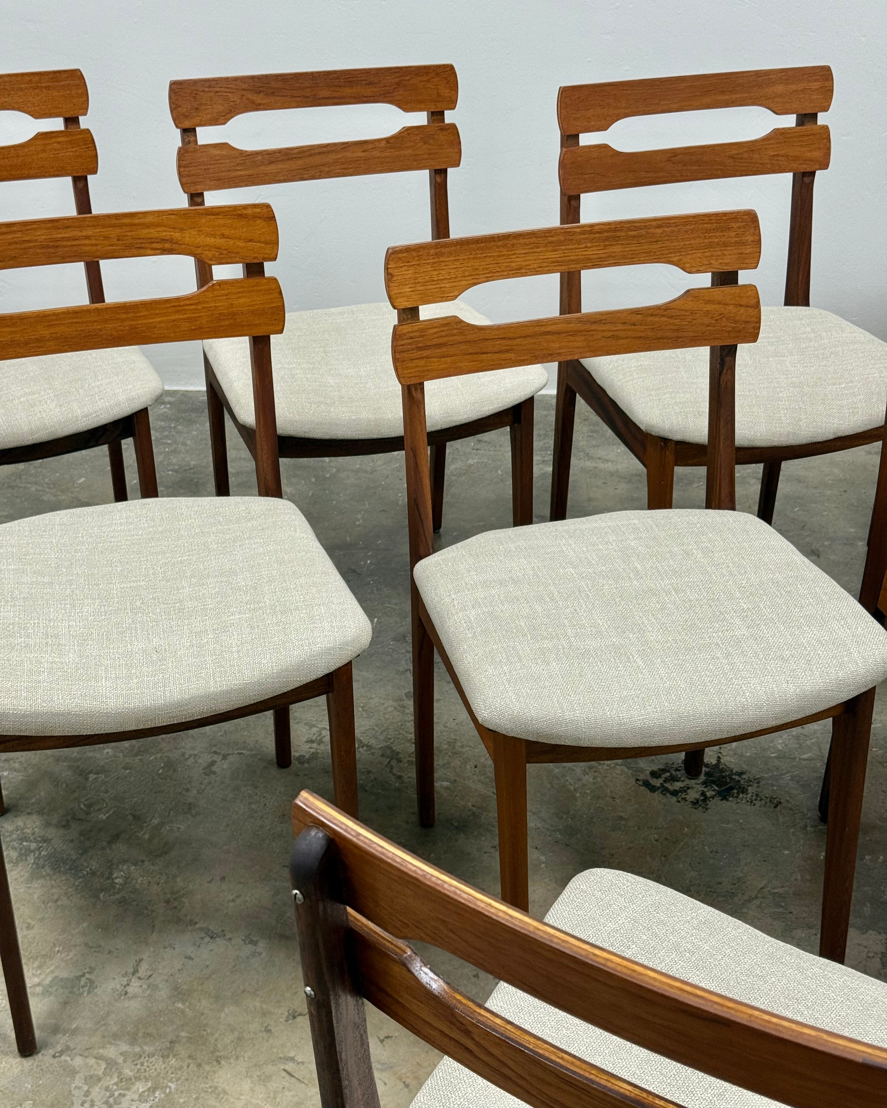 MID-CENTURY DANISH TEAK 8 SEATER DINING SET