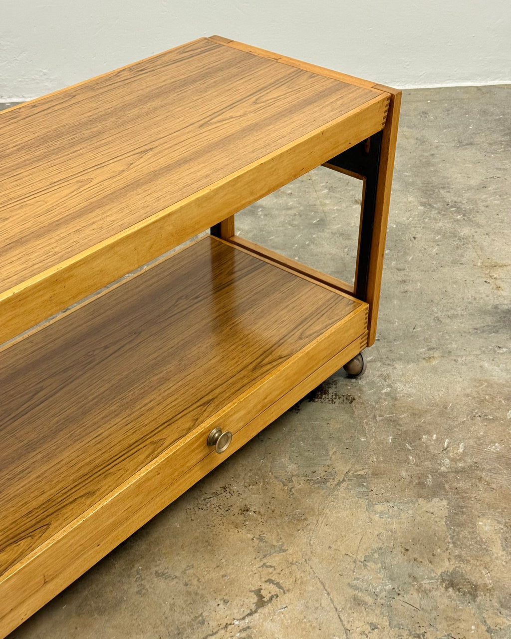 MID-CENTURY METAMORPHIC DRINKS TROLLEY