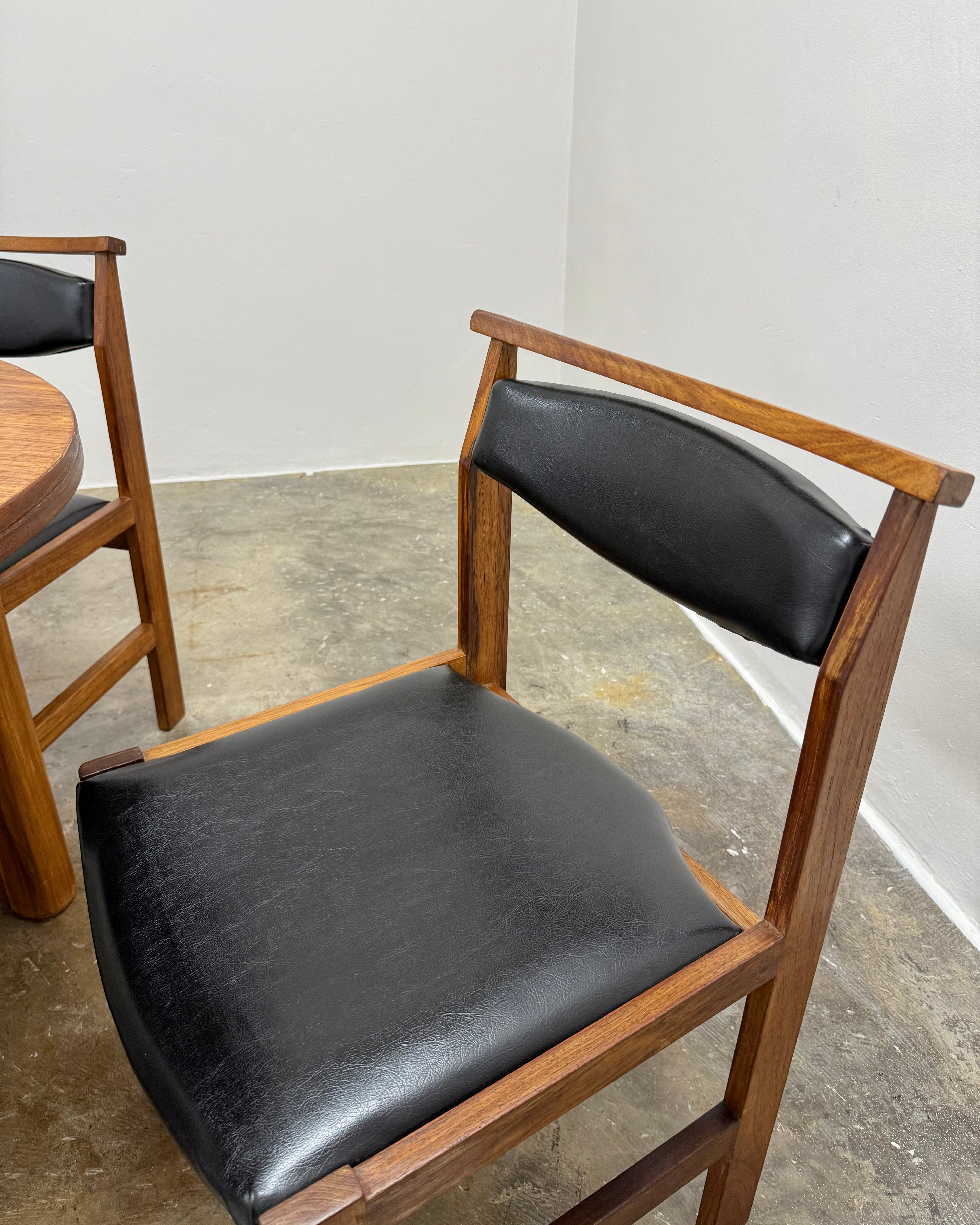 6 SEATER DINING SET IN KIAAT BY KALLENBACH