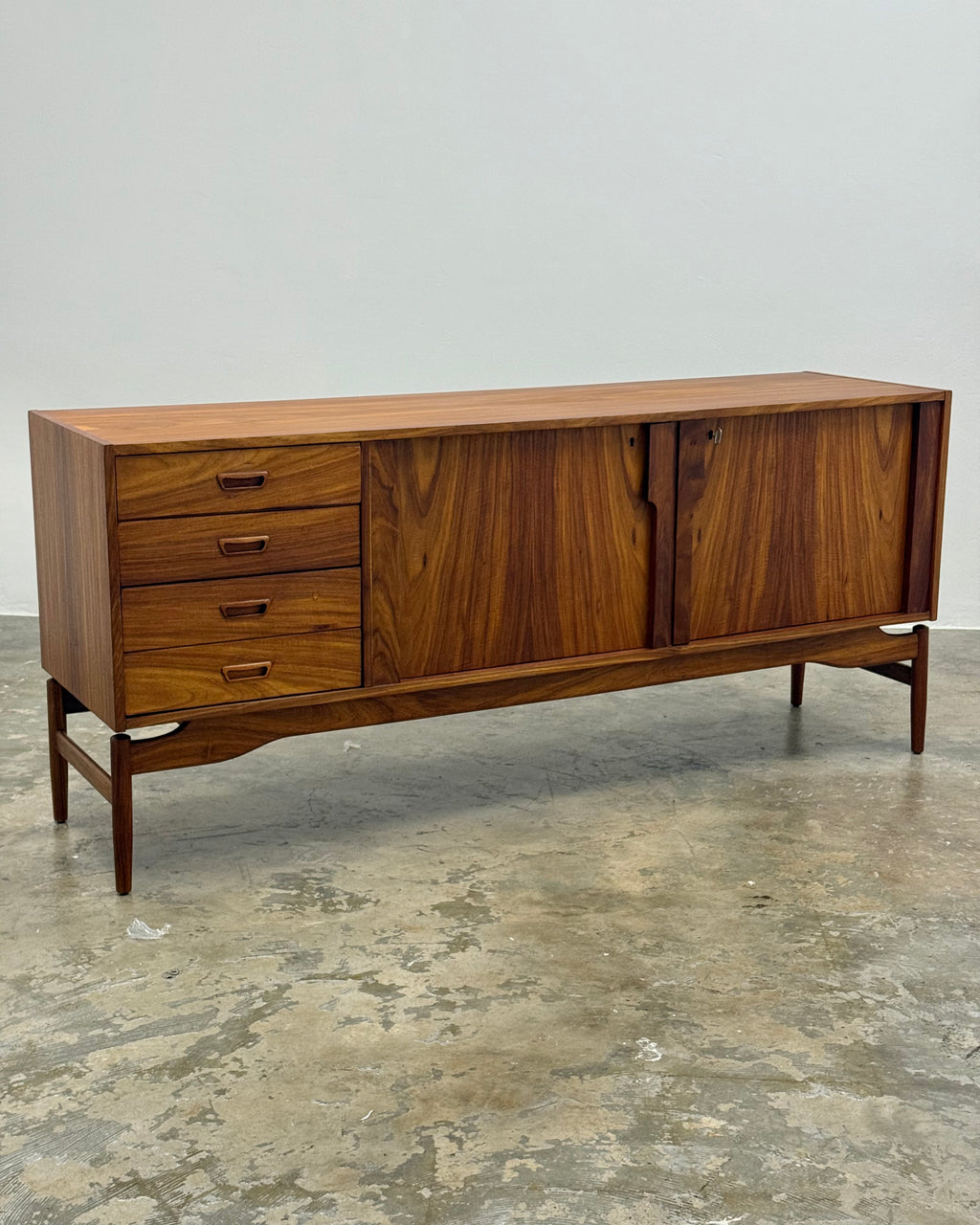MID-CENTURY SIDEBOARD BY DUROS