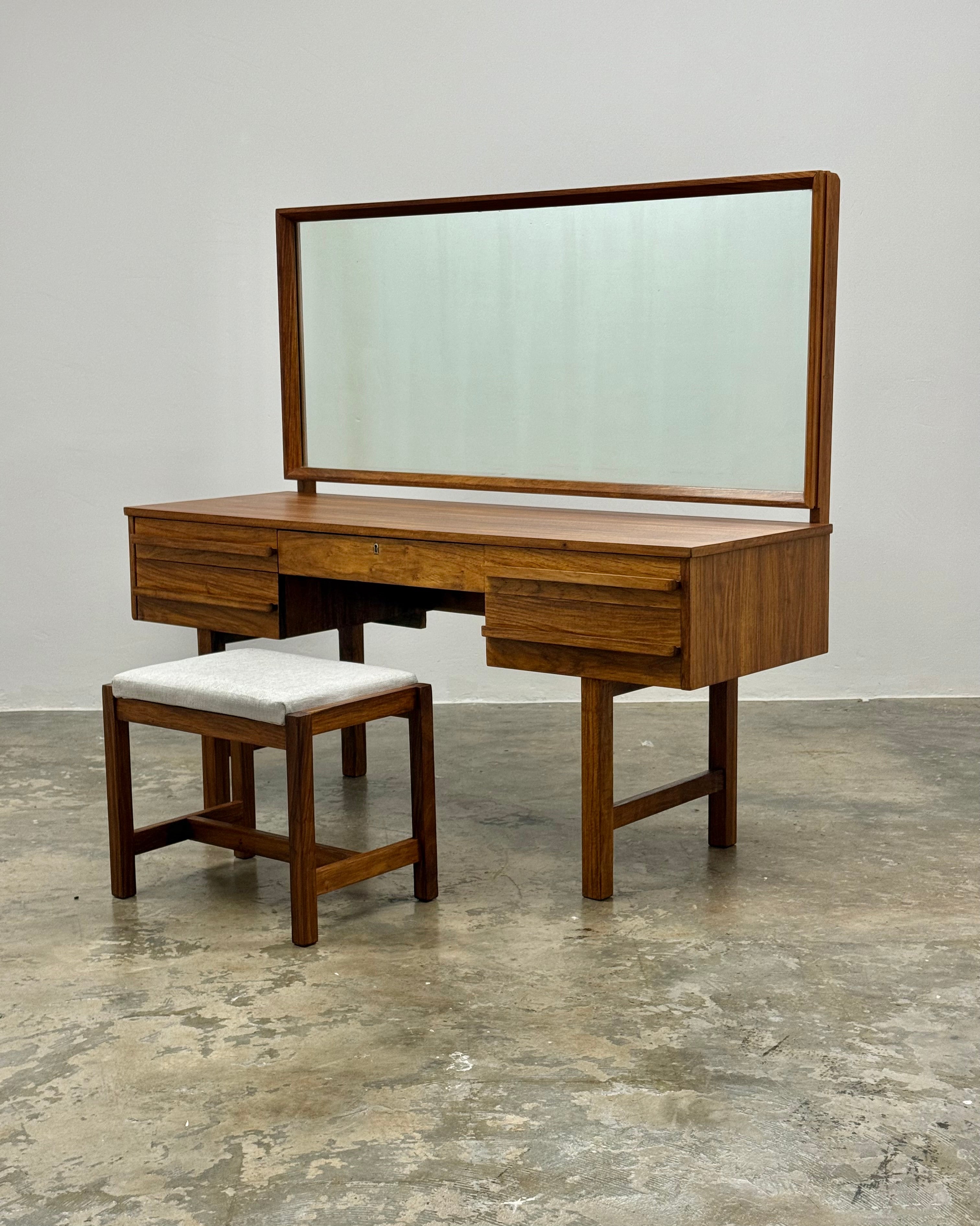MID-CENTURY DRESSING TABLE & STOOL