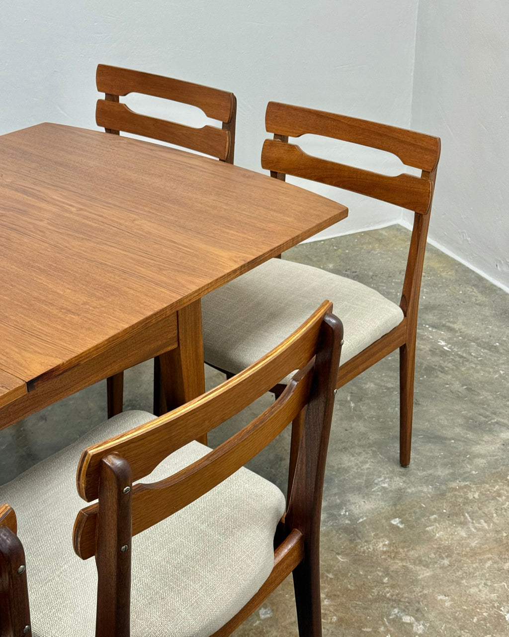 MID-CENTURY DANISH TEAK 8 SEATER DINING SET