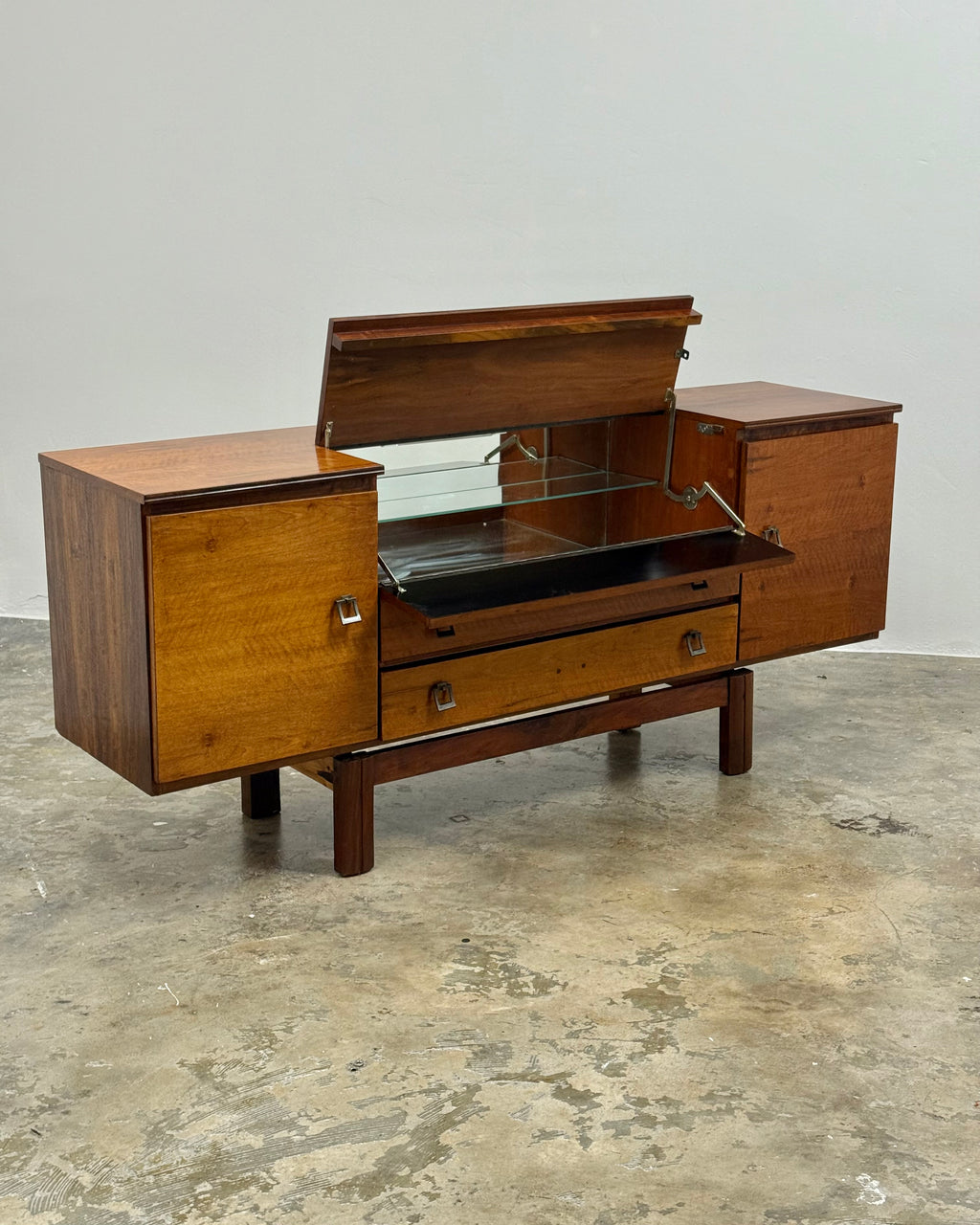 MID-CENTURY SIDEBOARD