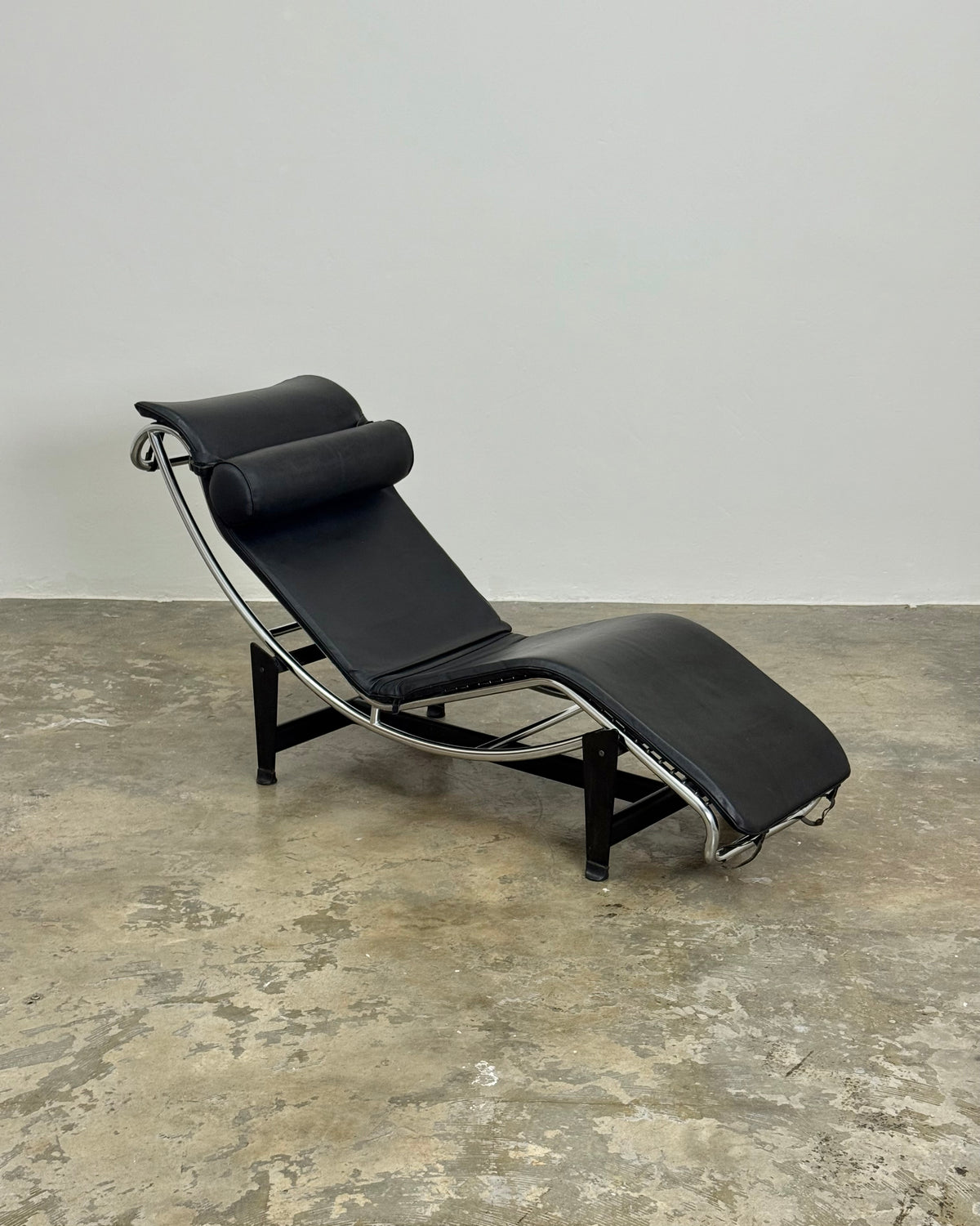 LE CORBUSIER LC4 STYLE CHAISE