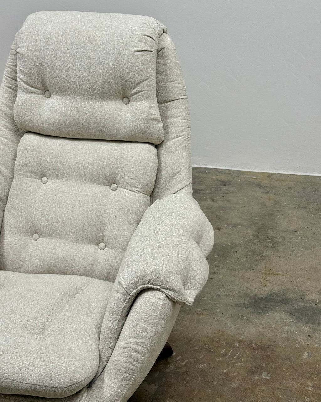 MID-CENTURY SWIVEL CHAIR BY GRAFTON EVEREST