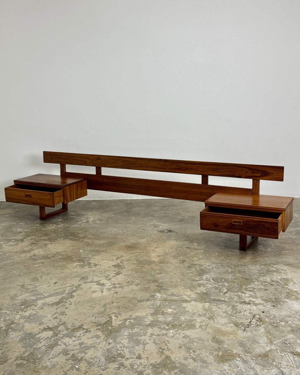 MID-CENTURY KIAAT HEADBOARD (QUEEN)