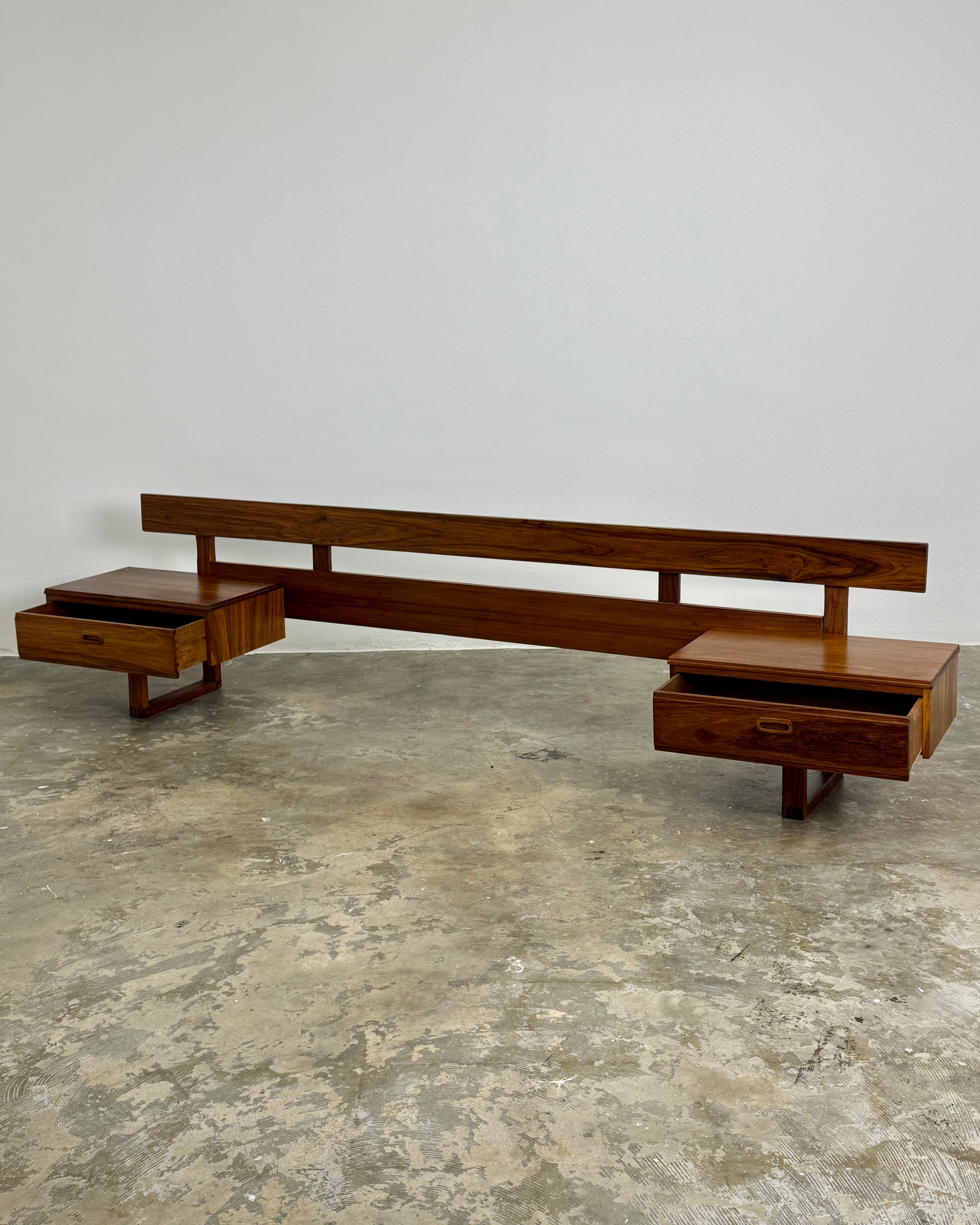 MID-CENTURY KIAAT HEADBOARD (QUEEN)