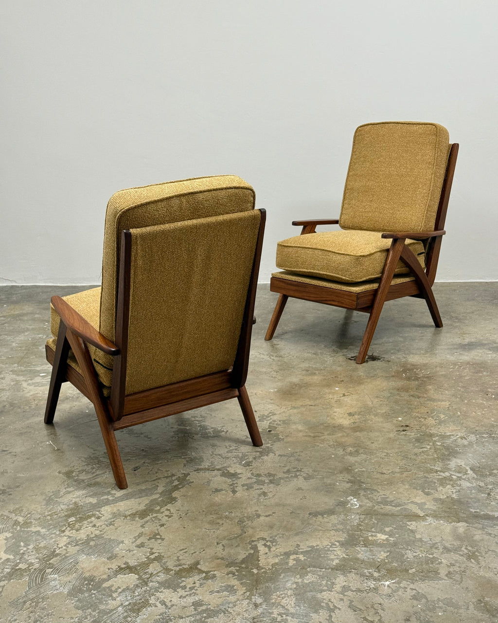 PAIR OF MID-CENTURY ARMCHAIRS