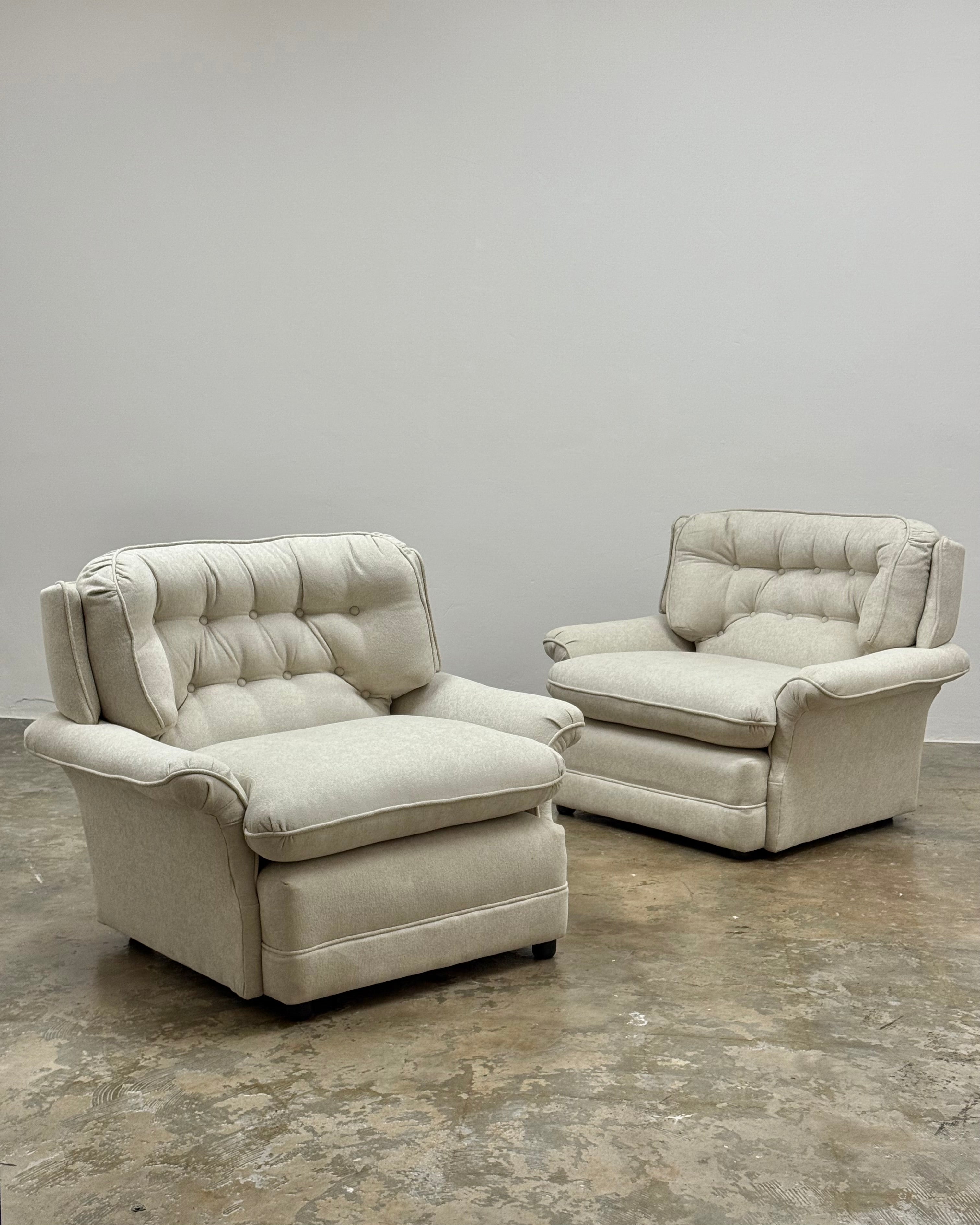 1960s SINGLE-SEATER SOFA