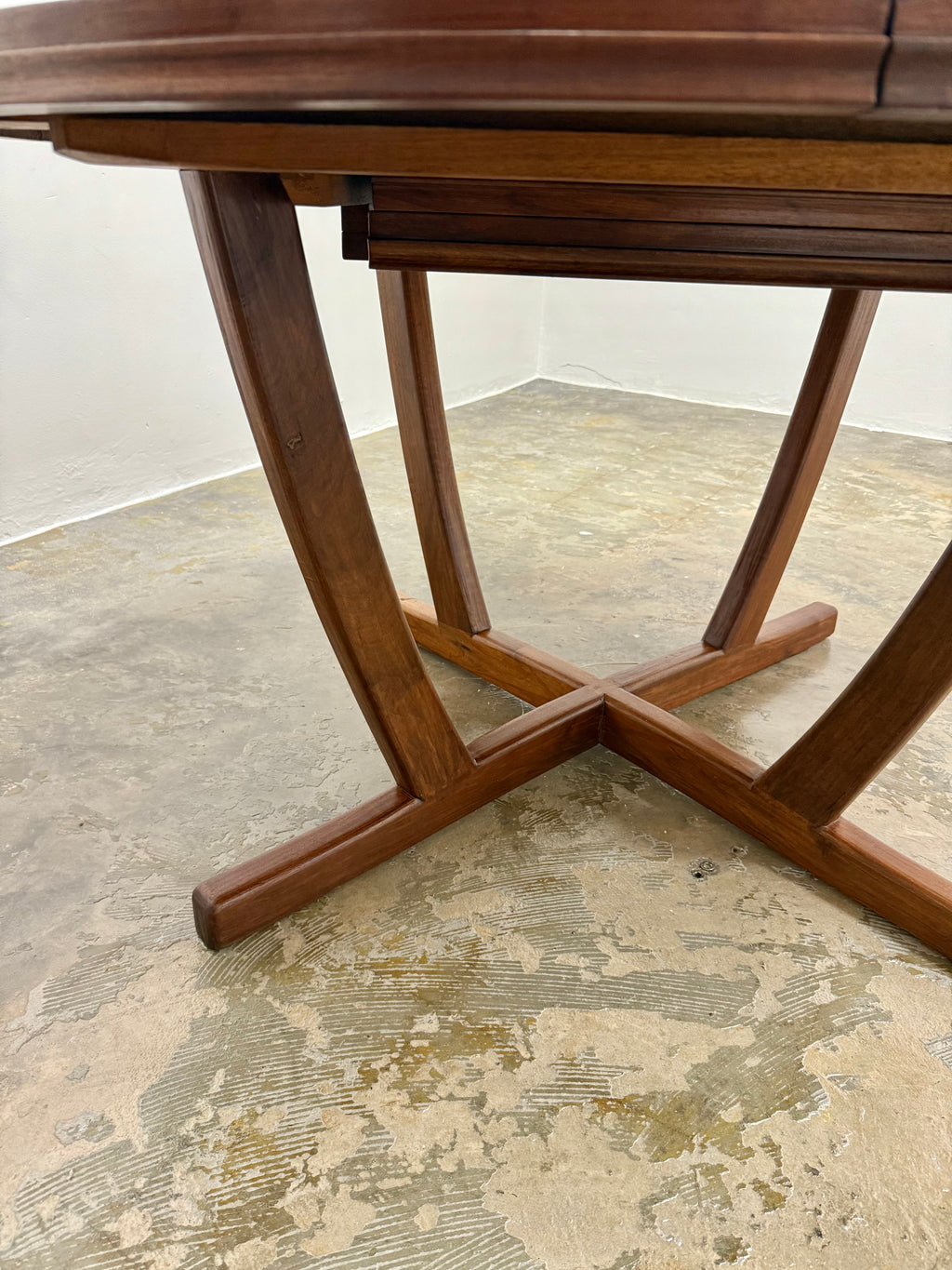 DS VORSTER MID-CENTURY MODERN EXTENDABLE DINING TABLE