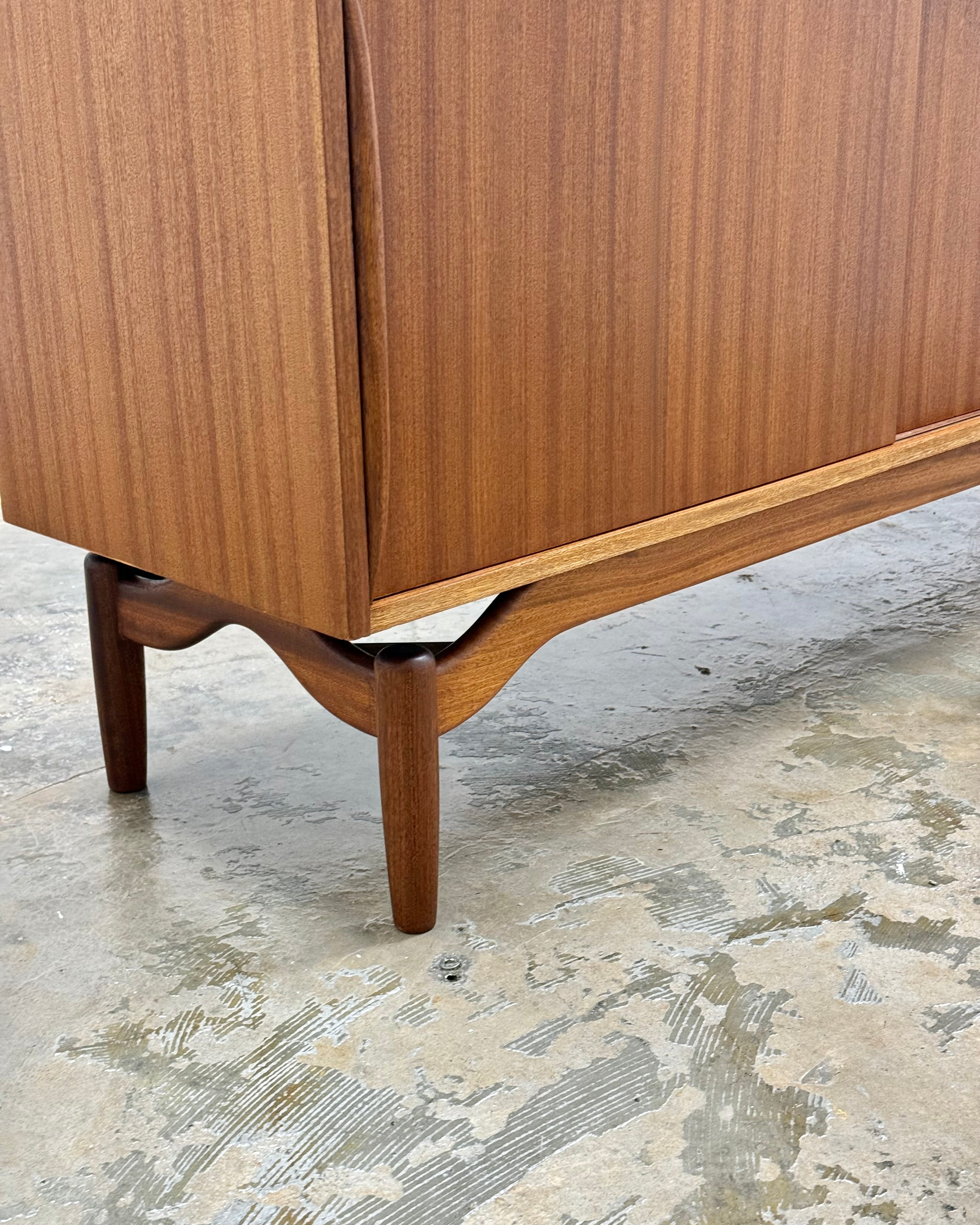 MID-CENTURY HIGHBOARD BY DUROS