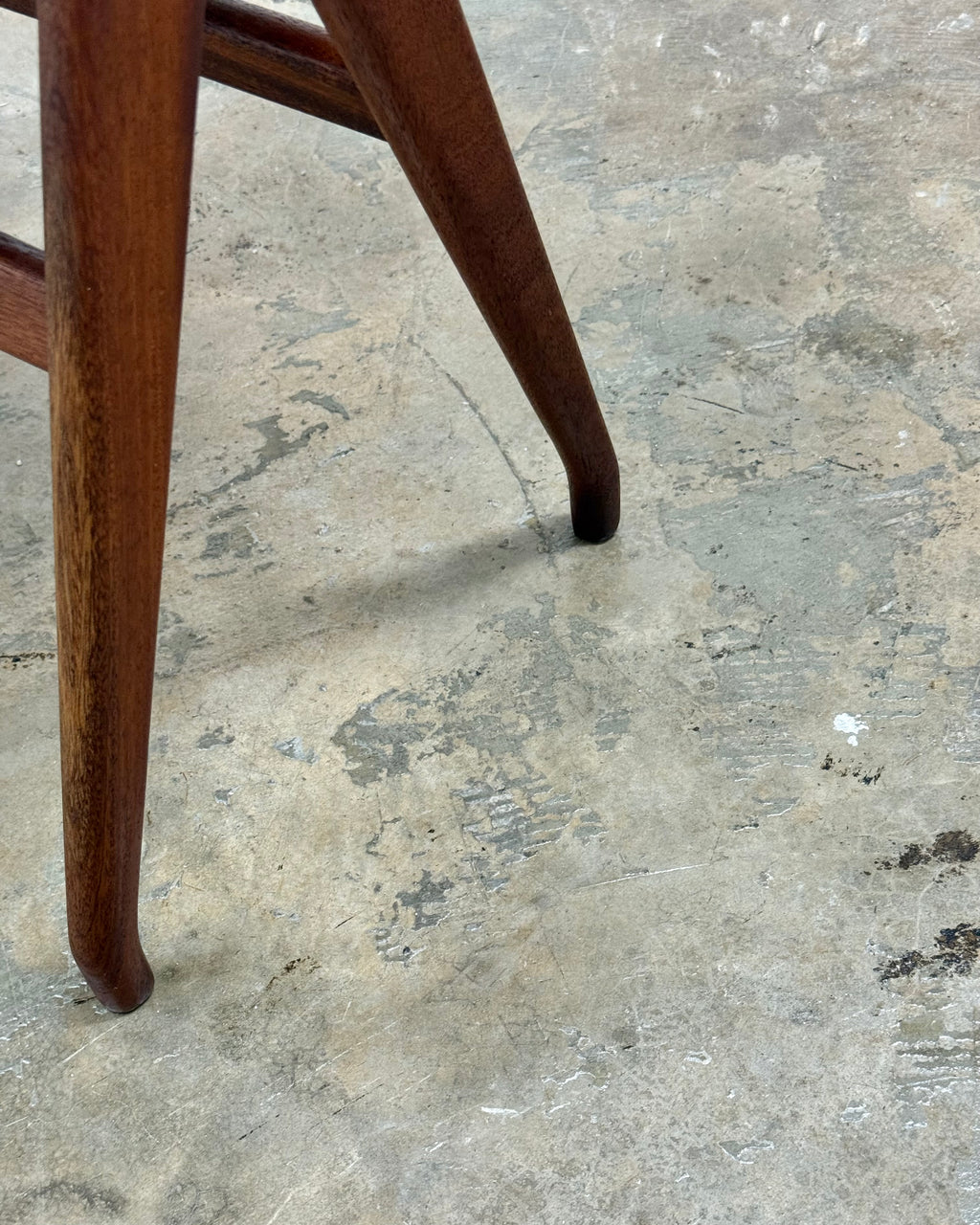 MID-CENTURY STOOL