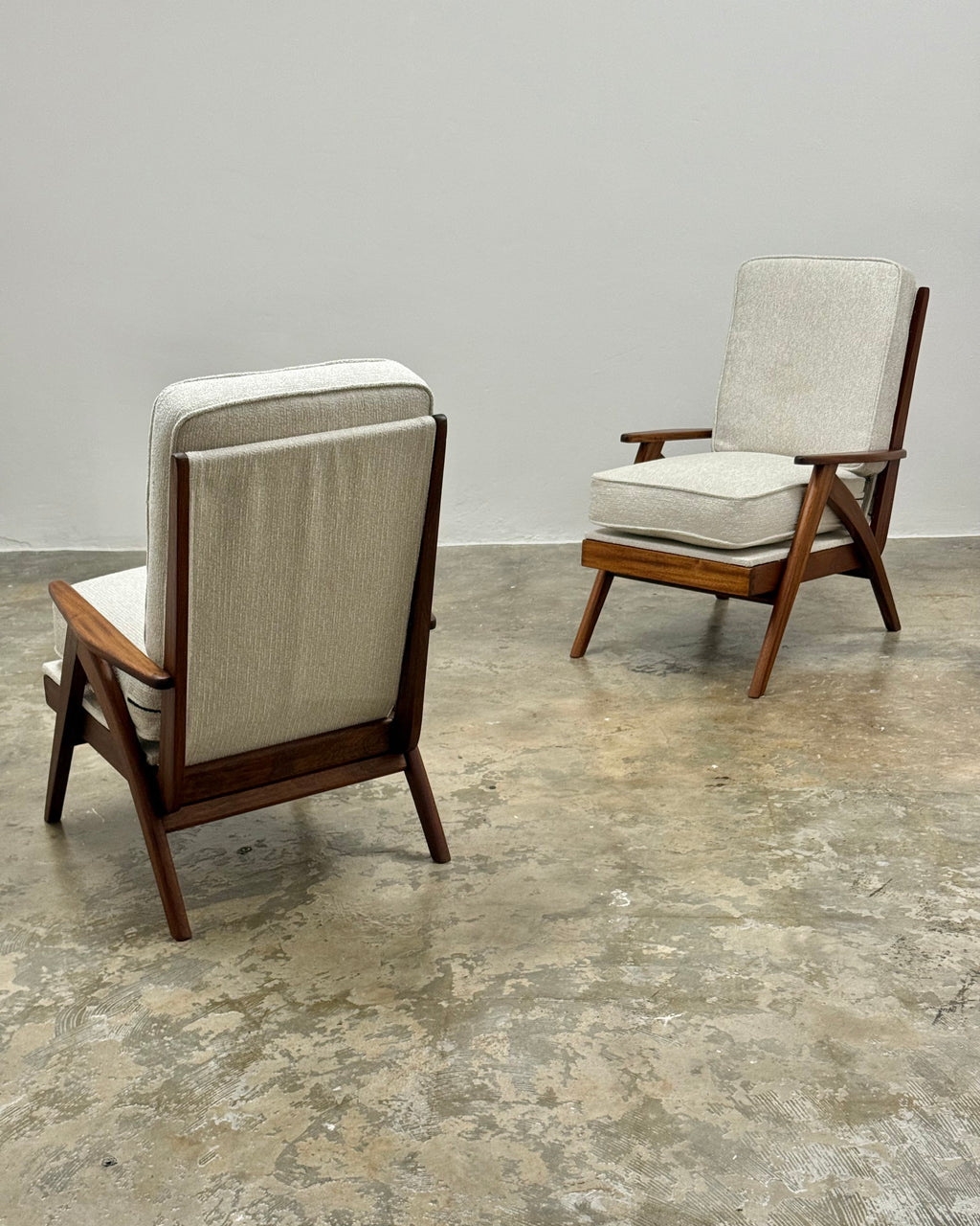 PAIR OF MID-CENTURY ARMCHAIRS