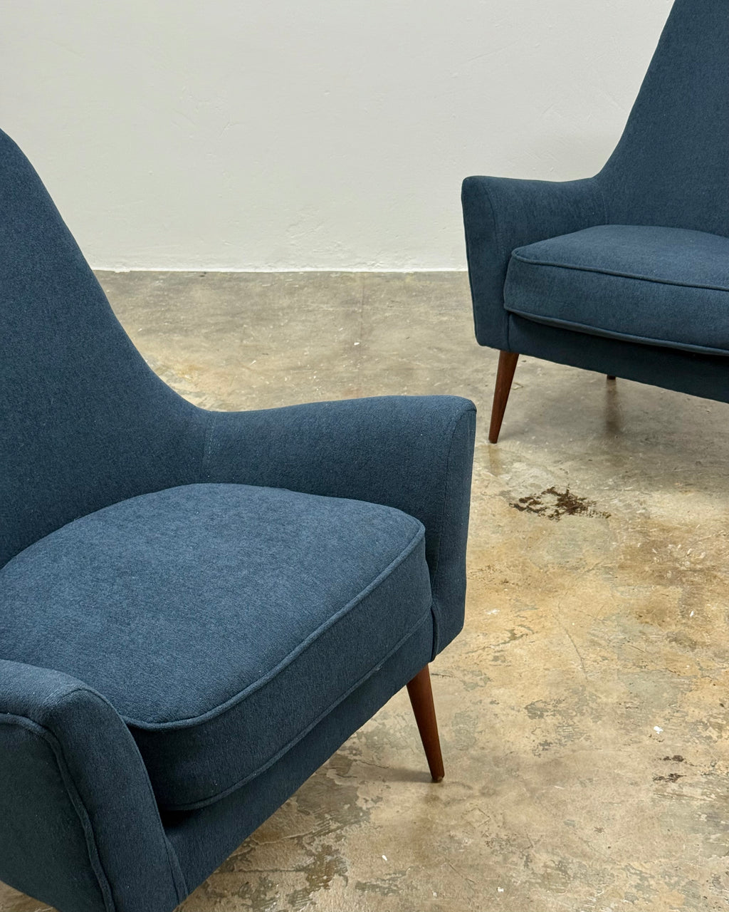 RETRO LOUNGE CHAIR PAIR