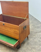 MID-CENTURY KIST