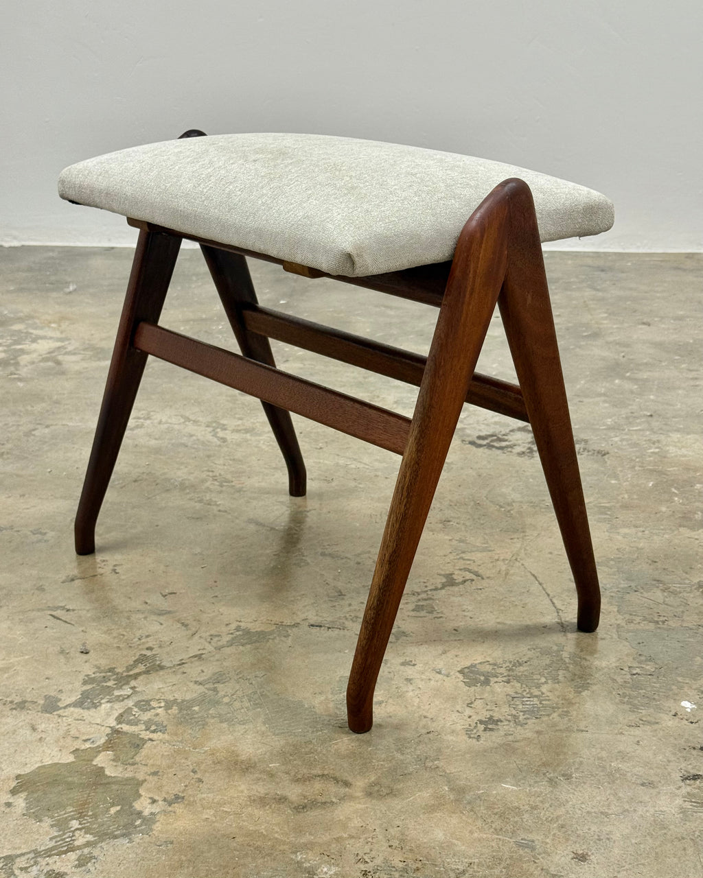 MID-CENTURY STOOL