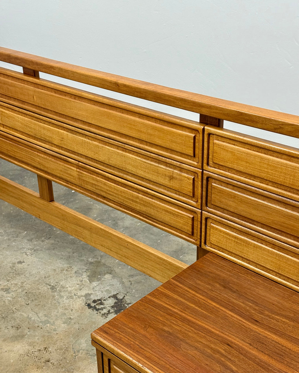 QUEEN HEADBOARD & PEDESTALS BY TORRENTE