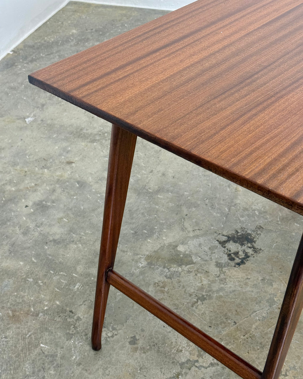MID-CENTURY DESK - NOVOCRAFT
