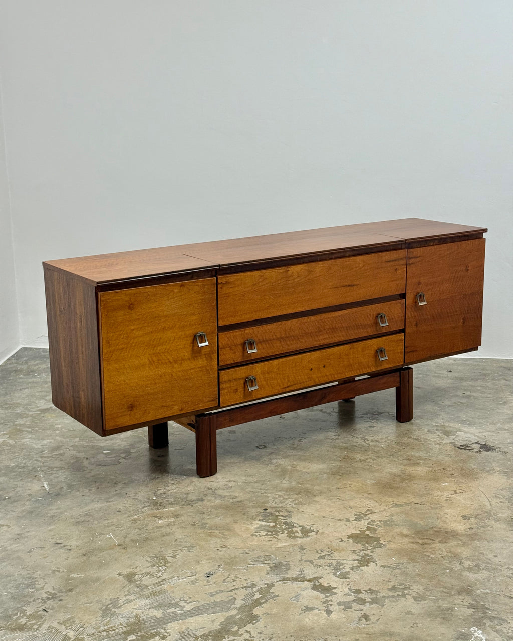 MID-CENTURY SIDEBOARD